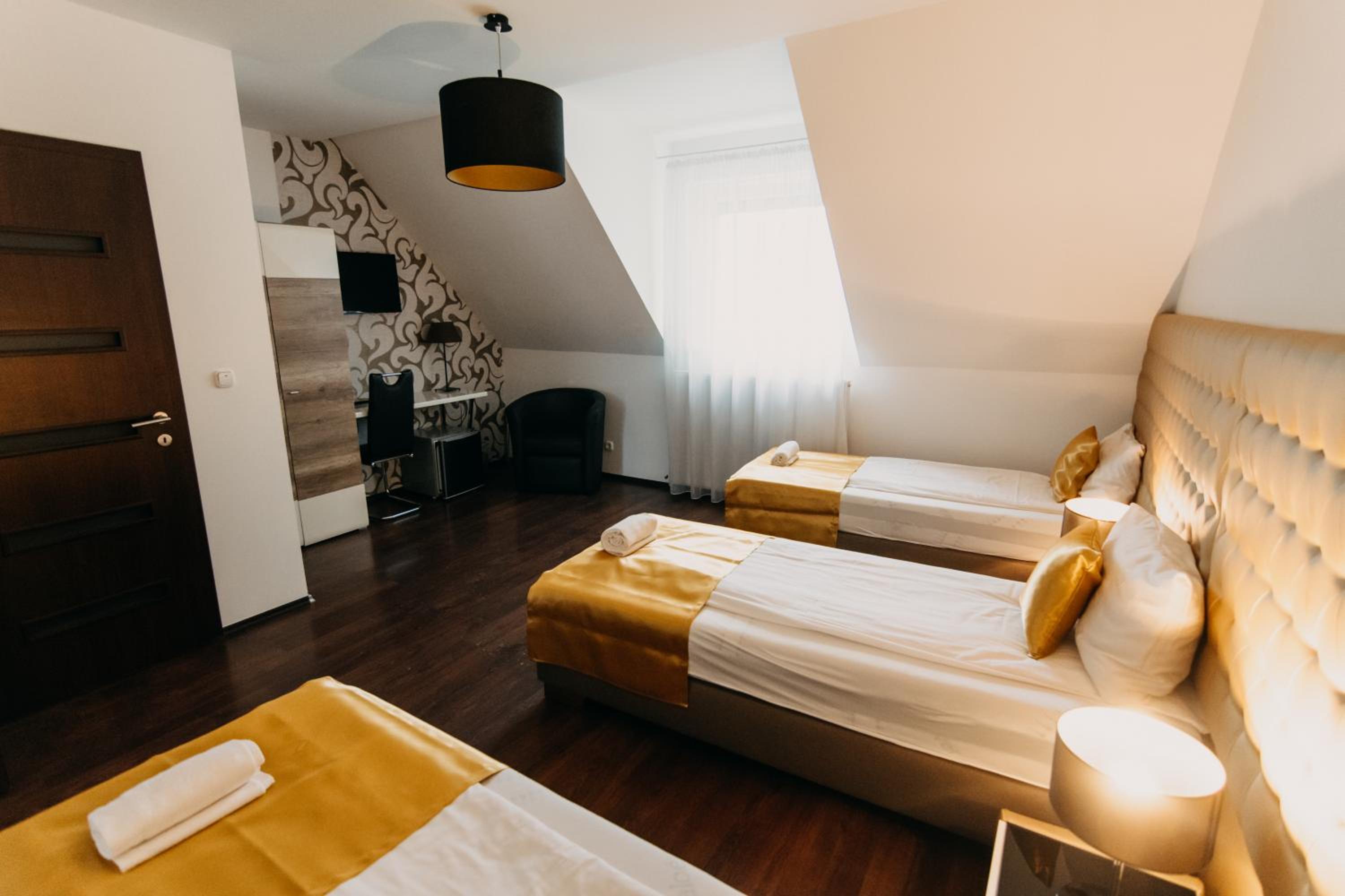 Superior Triple Room - Photo 8