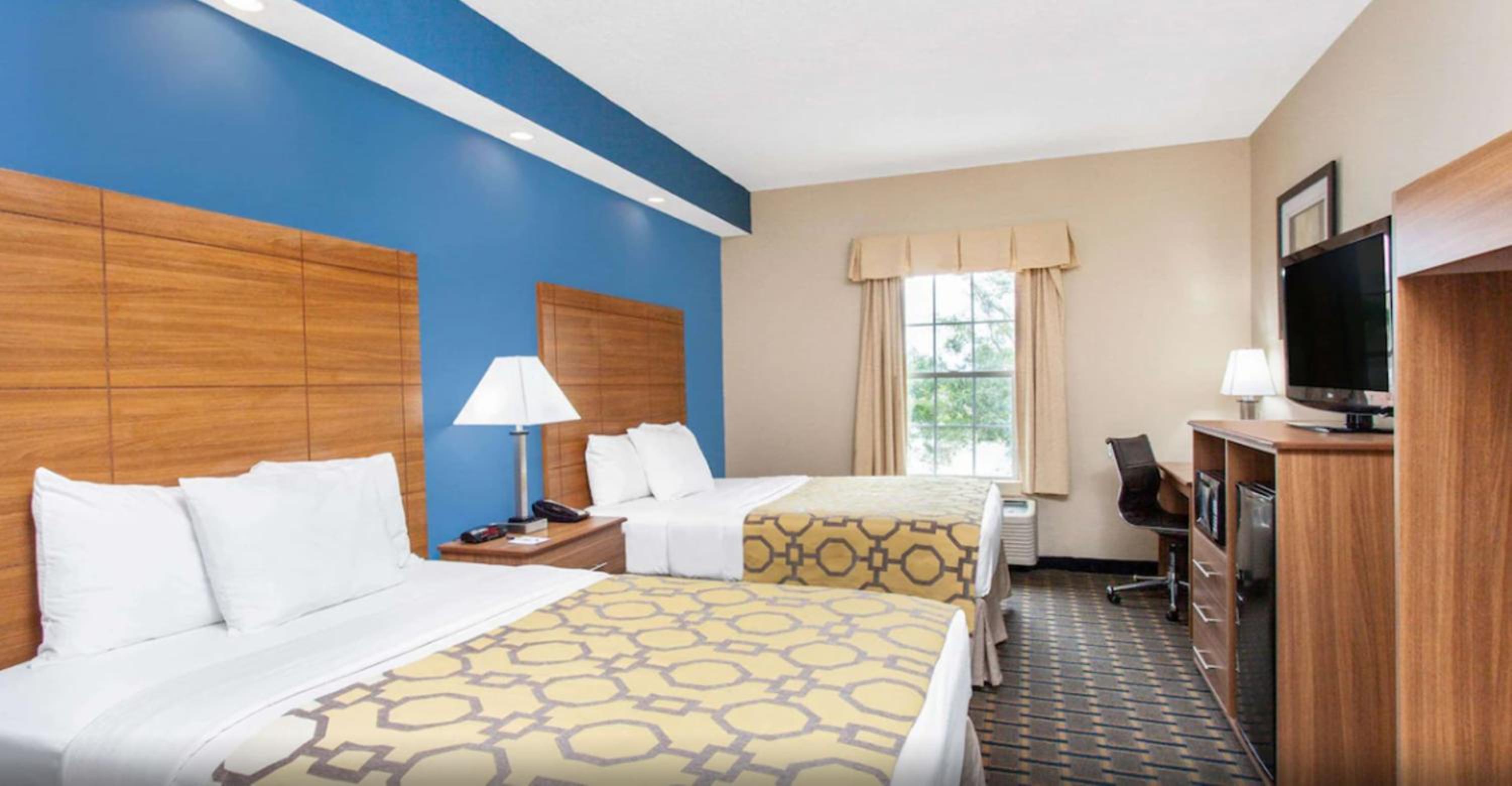 Double Room with Two Double Beds - Non-Smoking - Photo 2