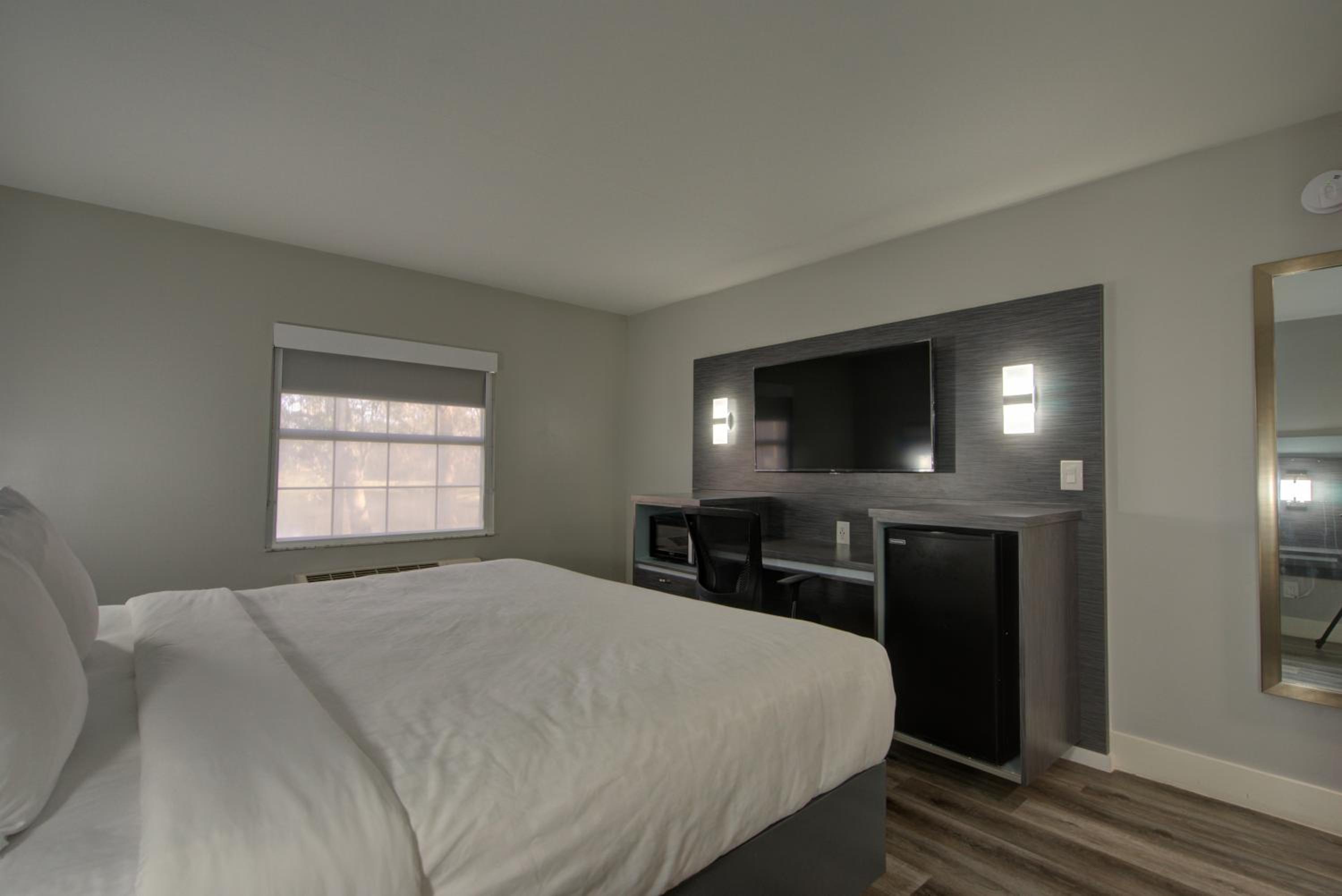 Superior King Room - Non Smoking - Photo 3