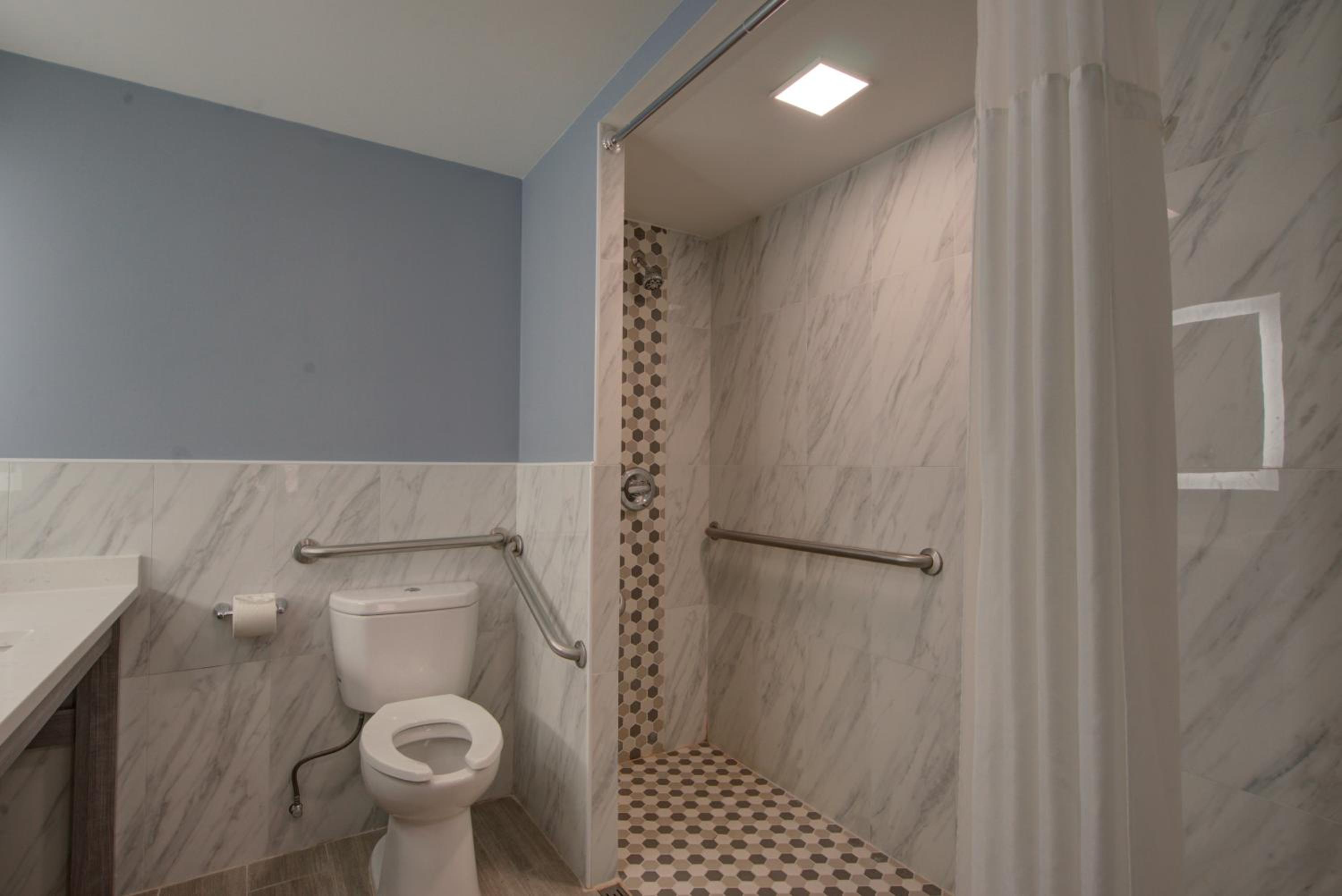 King Room - Accessible/Non-Smoking - Photo 4