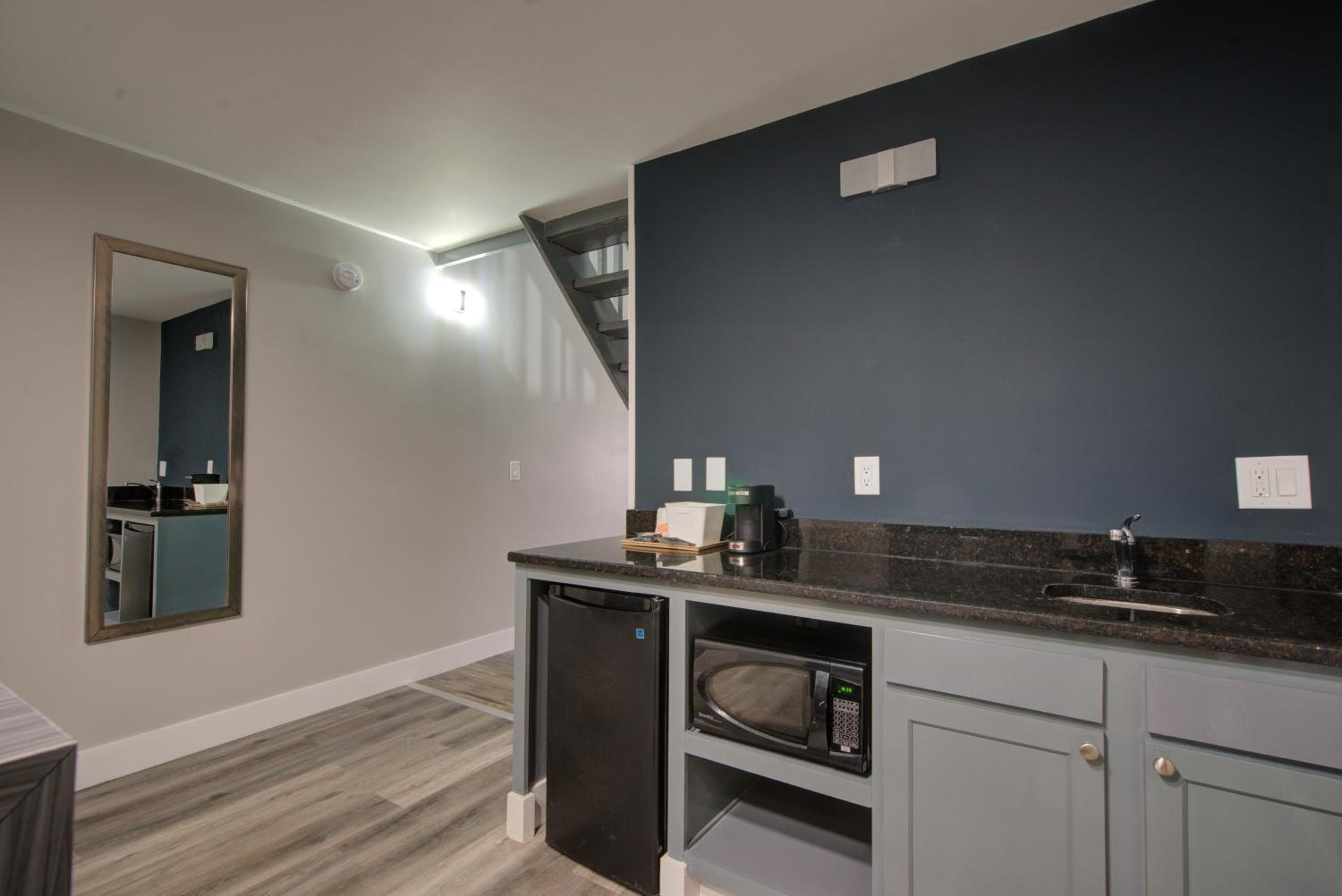 King Suite - Non Smoking - Photo 2