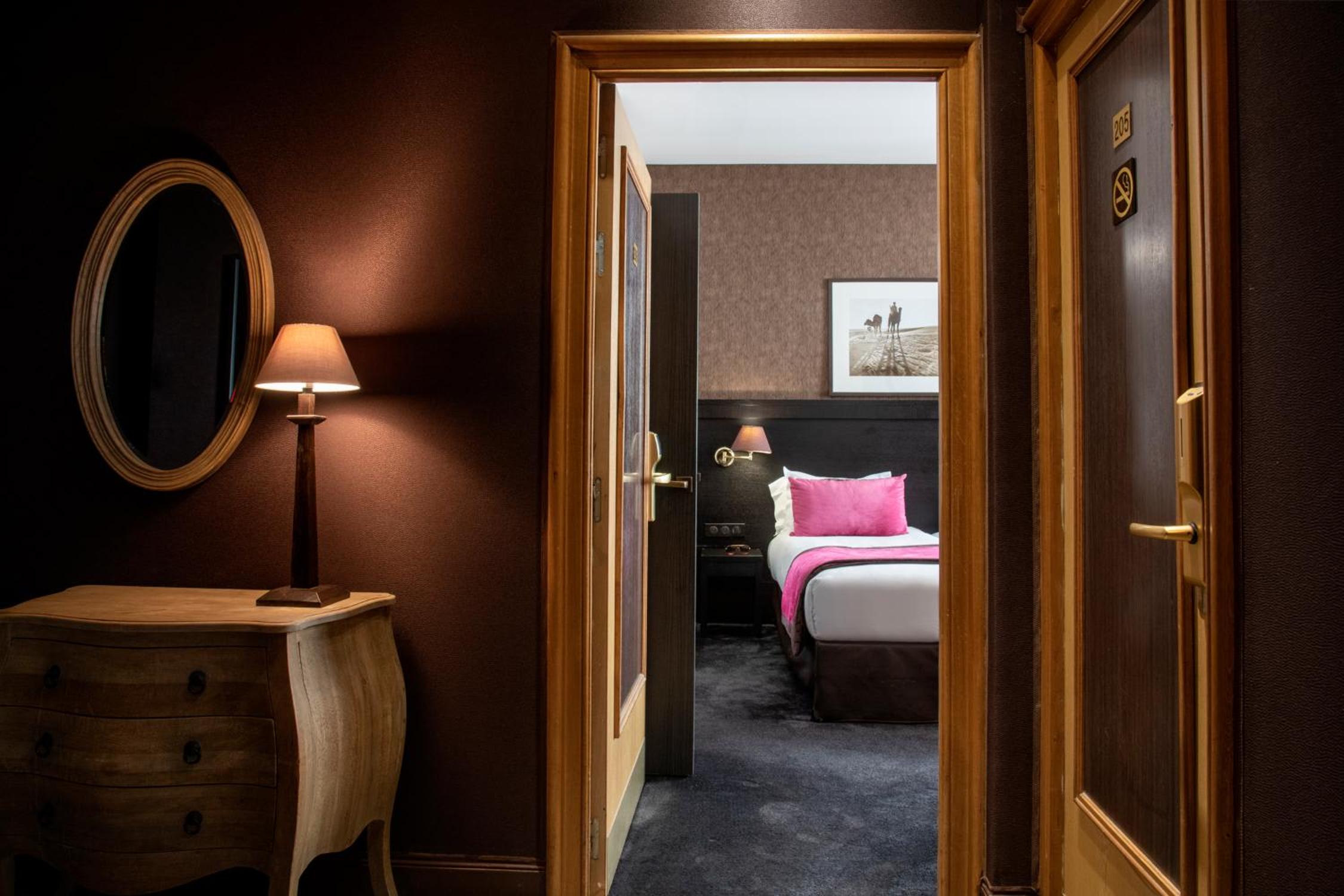 Family Suite - Non-Smoking - Photo 11