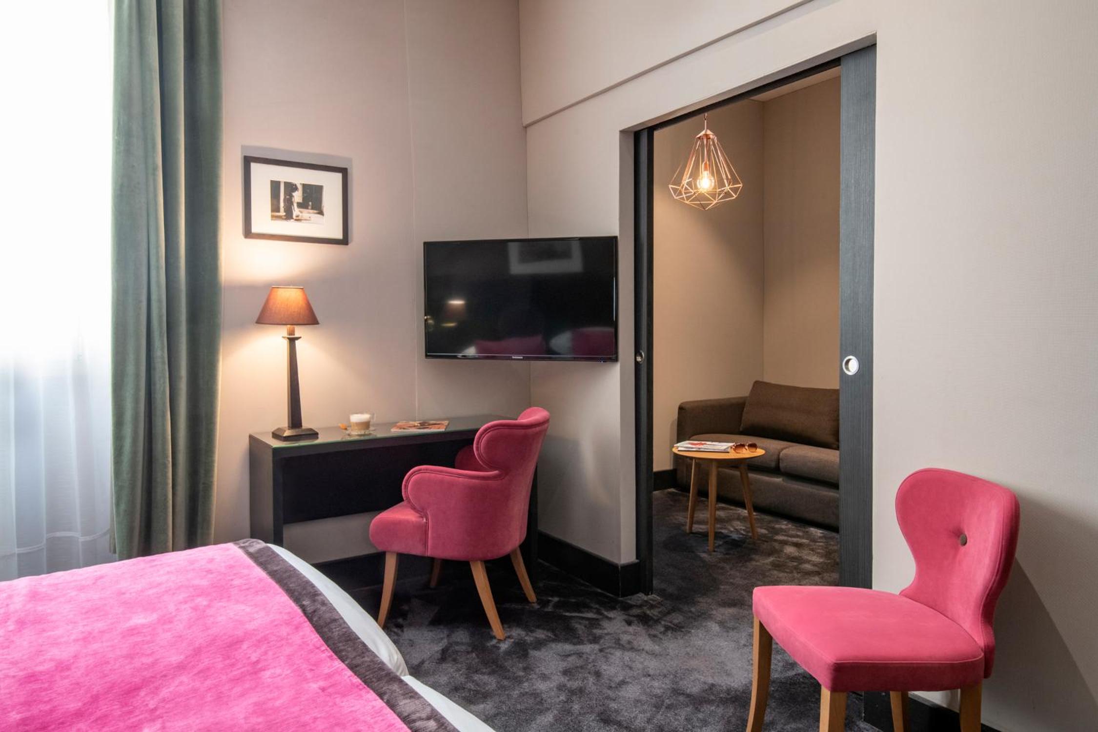 Family Suite - Non-Smoking - Photo 1
