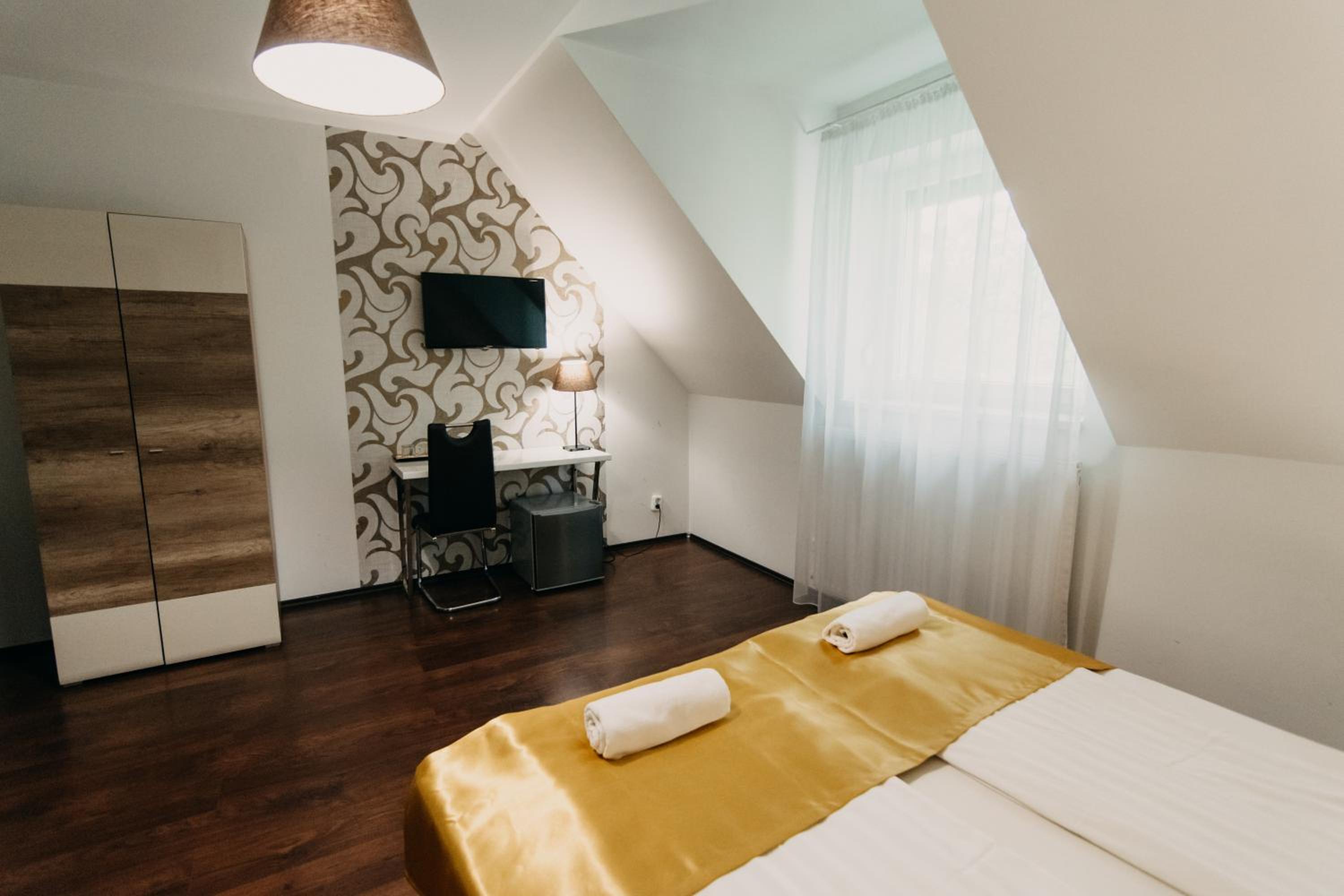 Deluxe Double Room - Photo 20