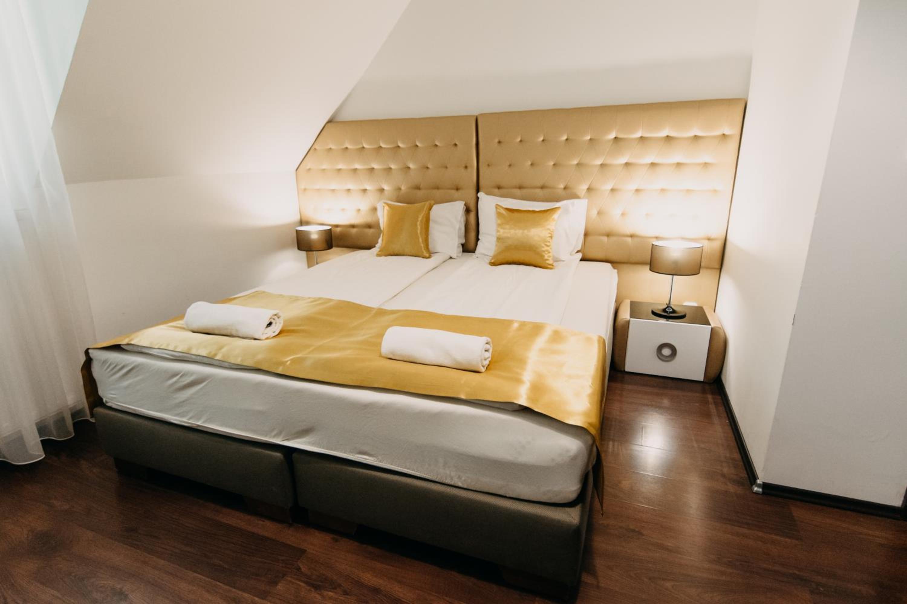 Deluxe Double Room - Photo 21