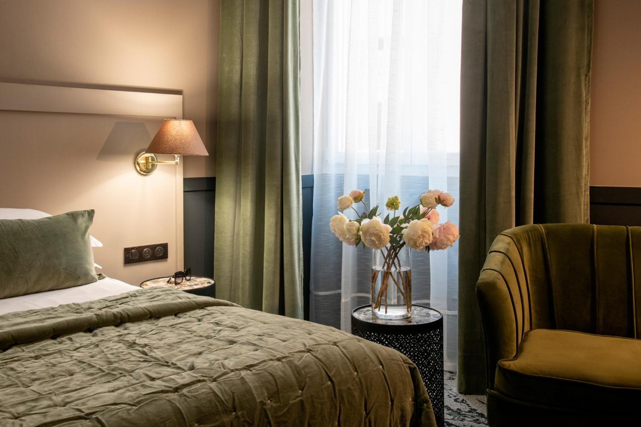 Junior Queen Suite - Photo 19