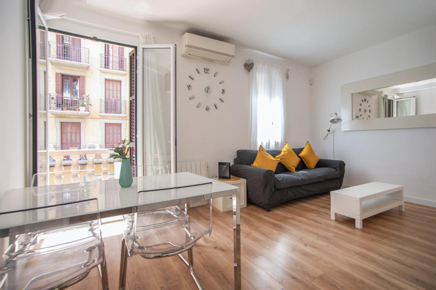 Apartamento con Balcón