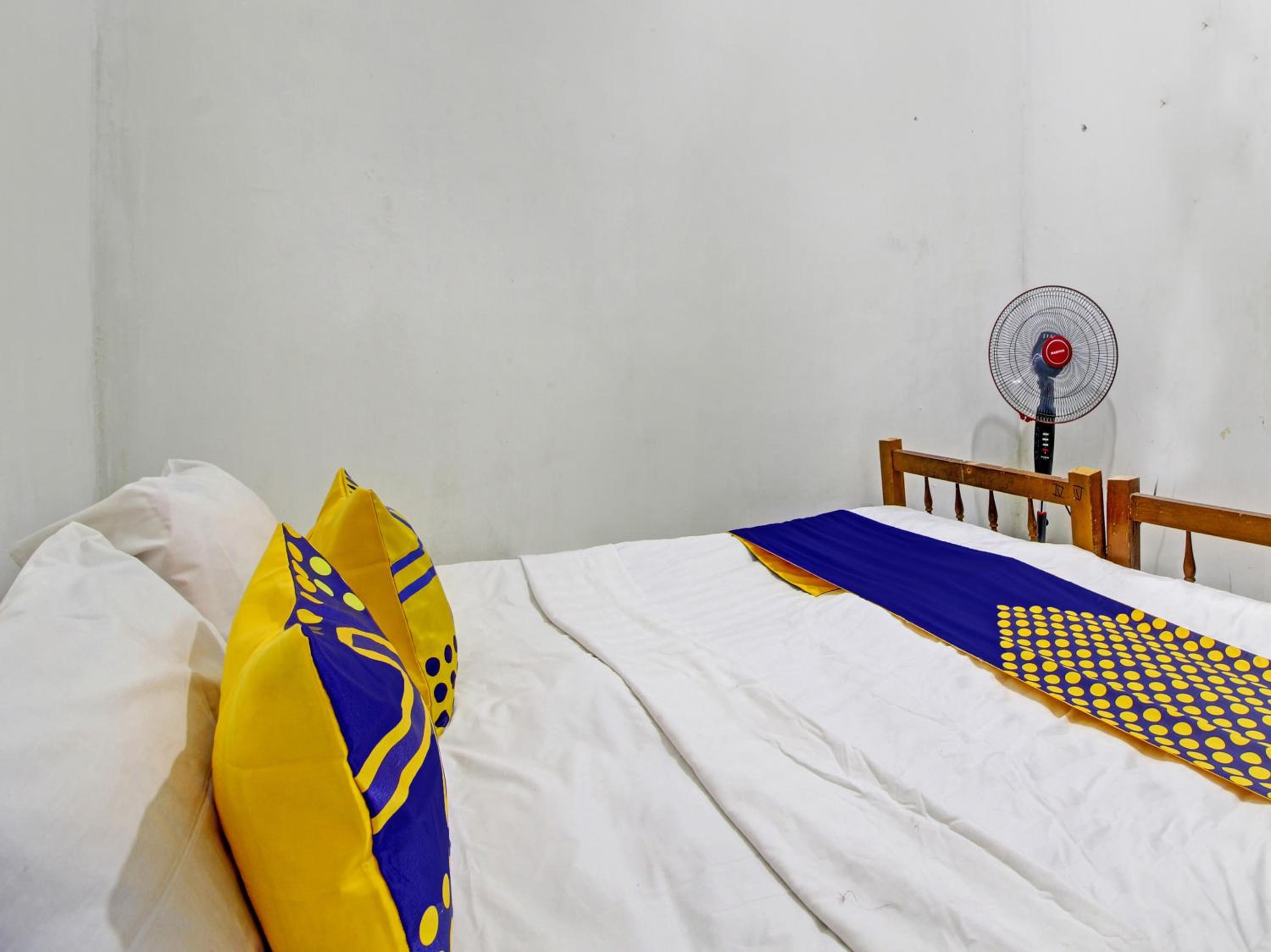 Budget Double Room photo 3