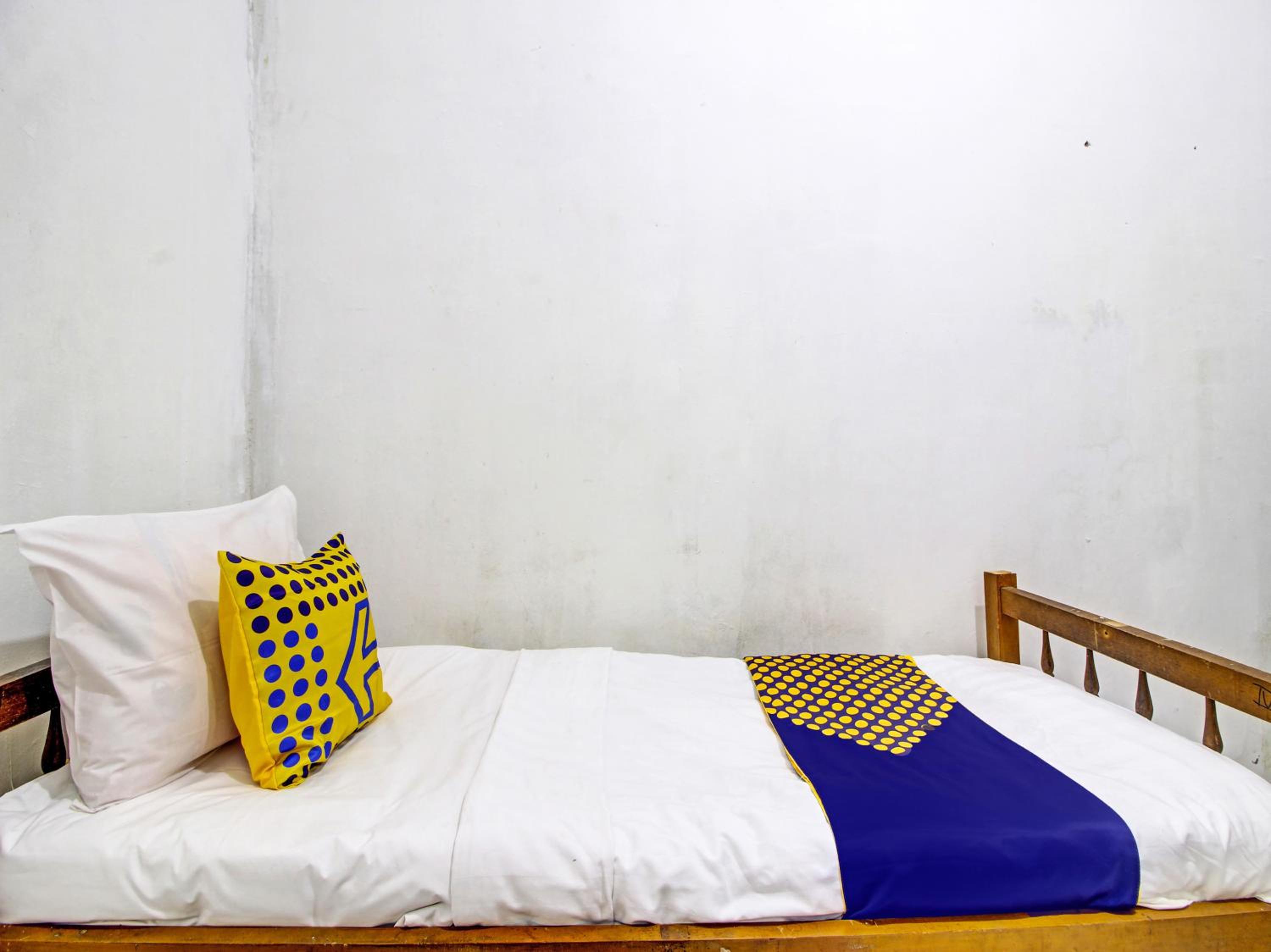 Small Single Room photo 2