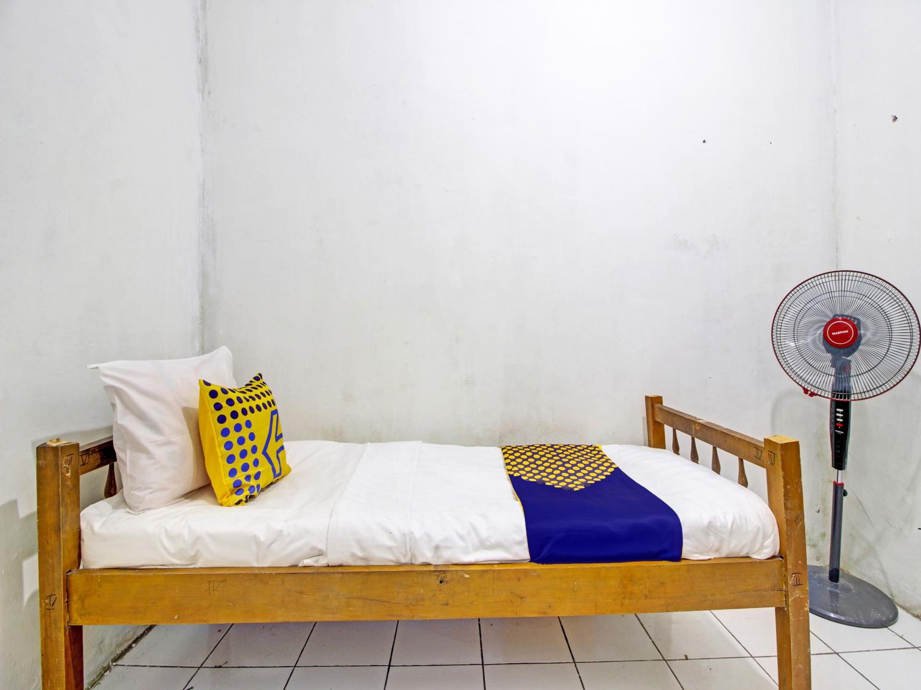 Small Single Room photo 3