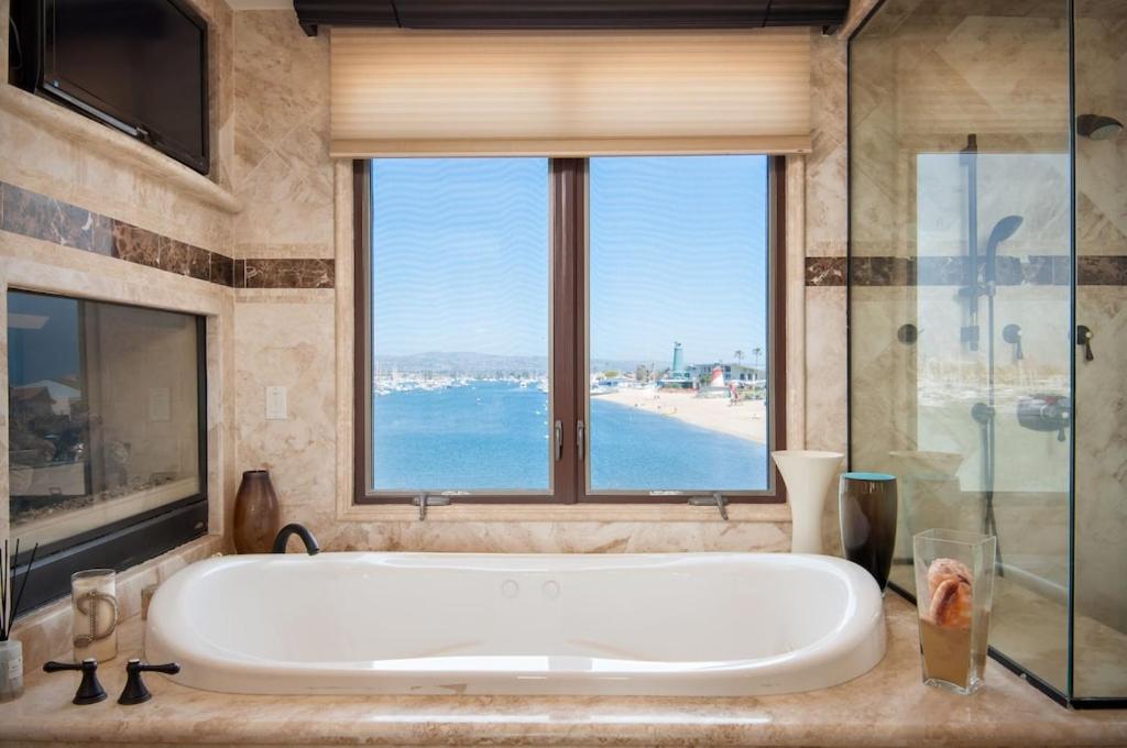 Four-Bedroom House photo 2