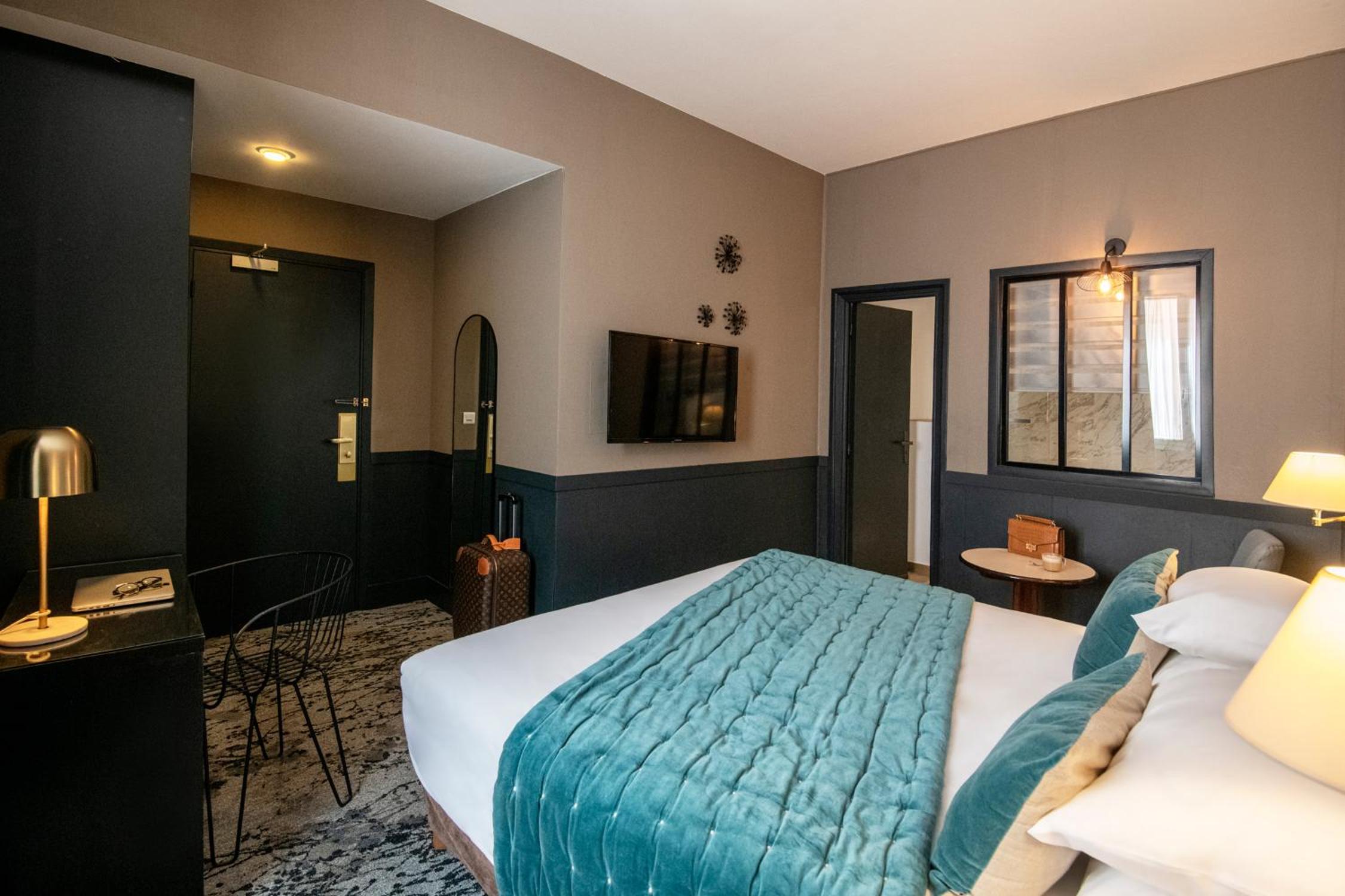 Deluxe Queen Room - Photo 1
