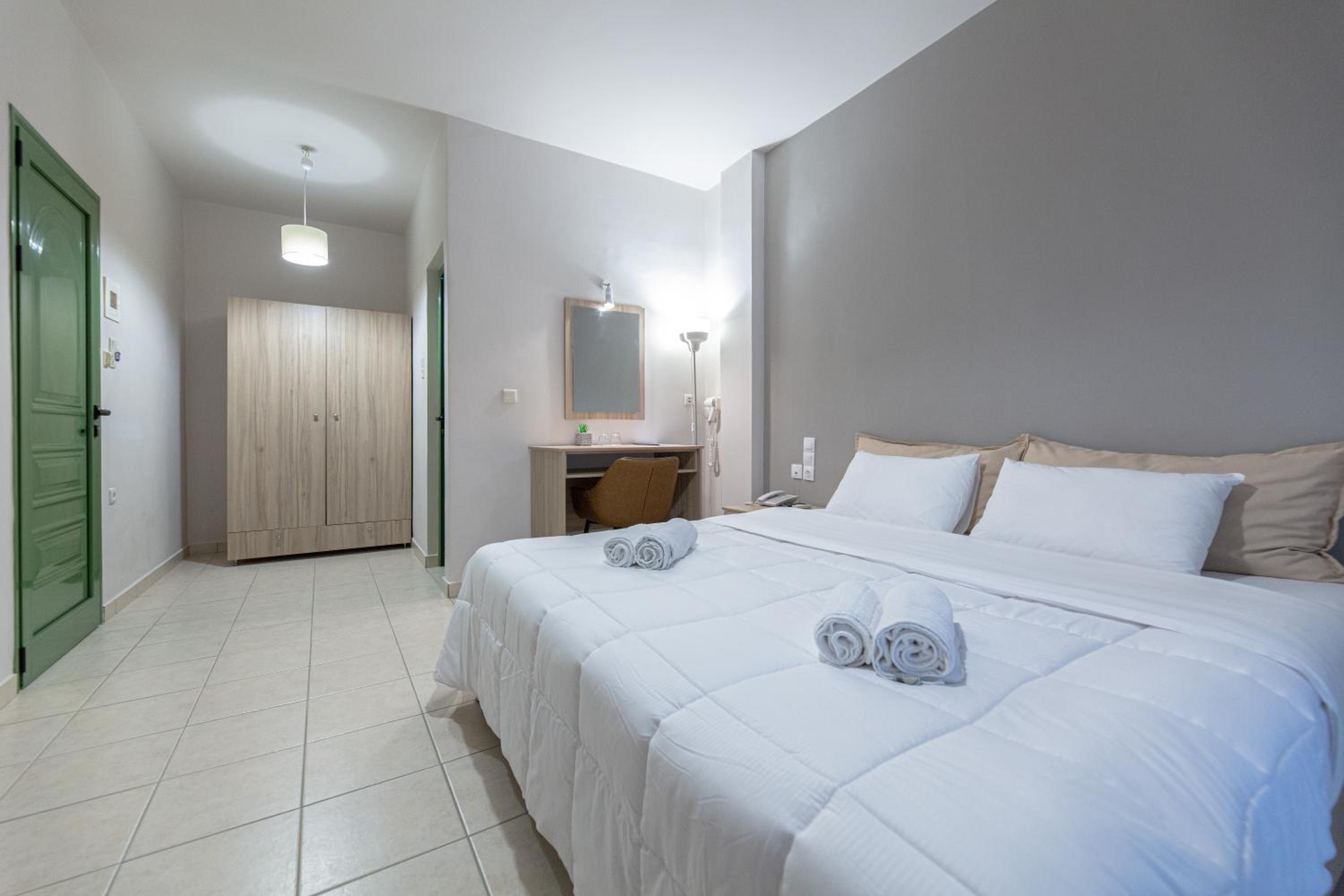Standard Triple Room with Sea View photo 1
