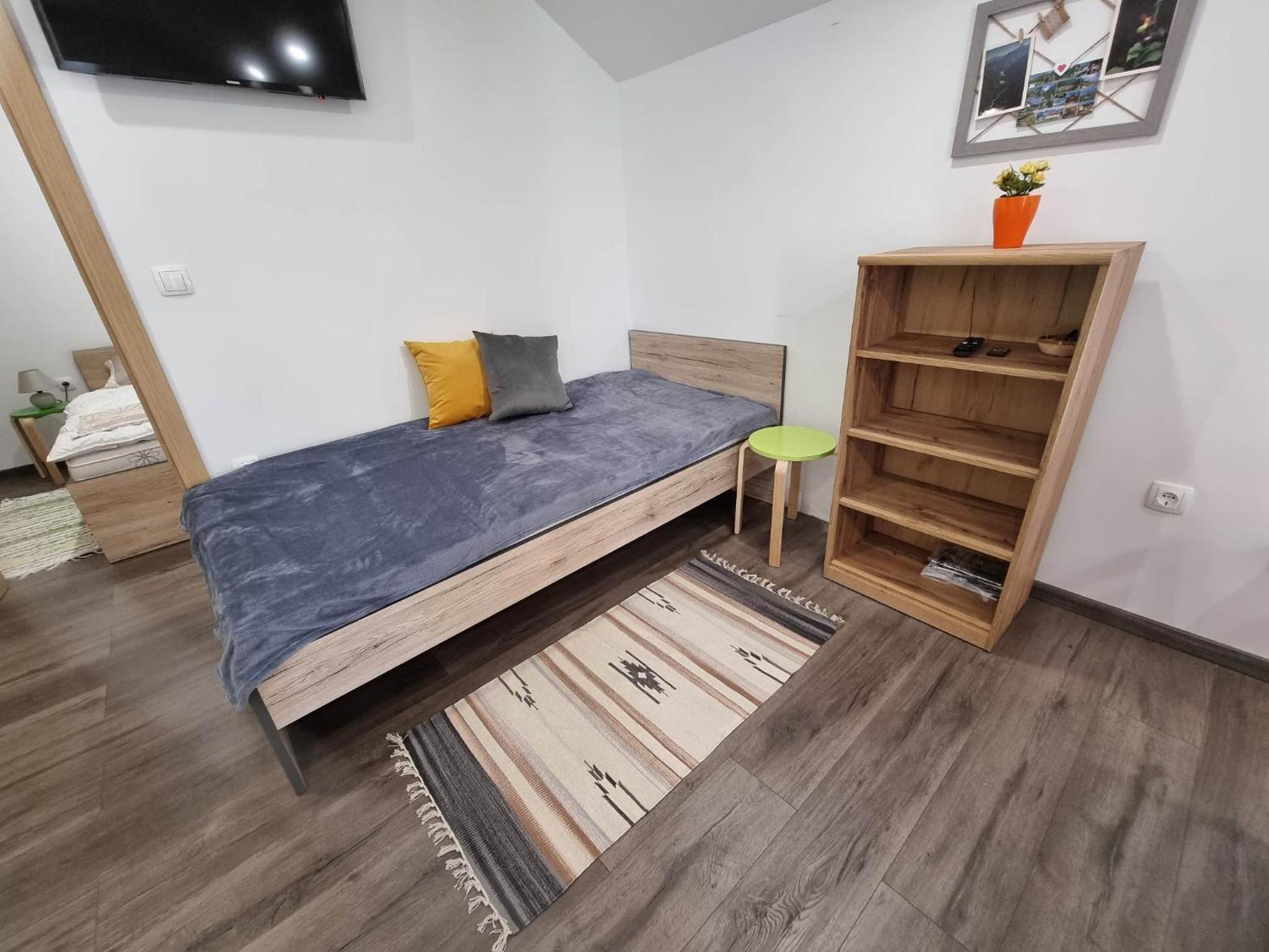 One-Bedroom Apartment photo 1