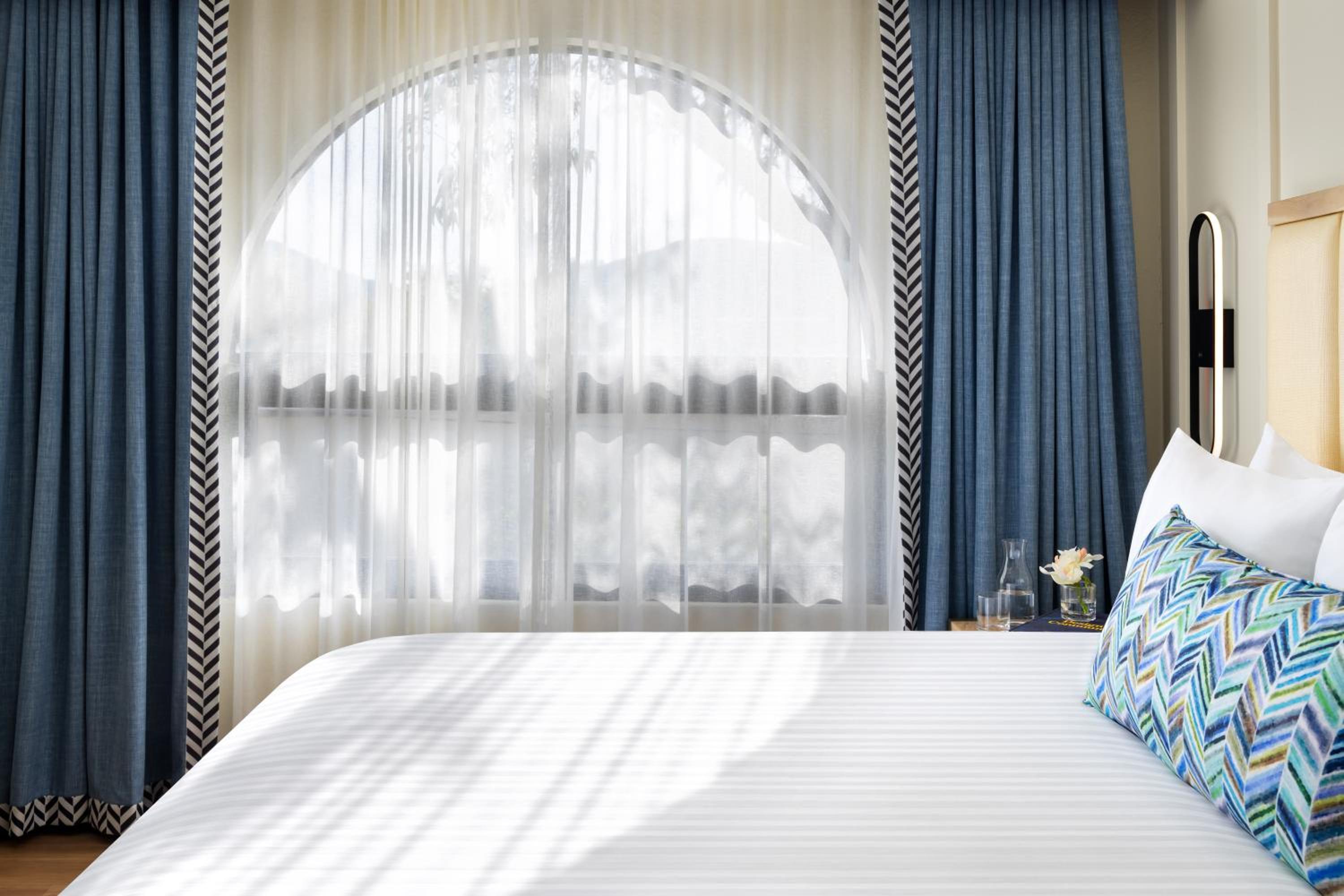 Suite: Two-Bedroom - Photo 3