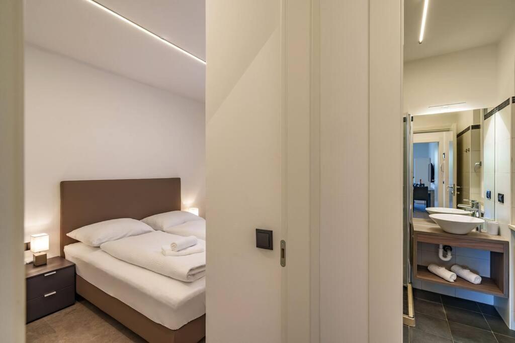 One-Bedroom Apartment photo 3