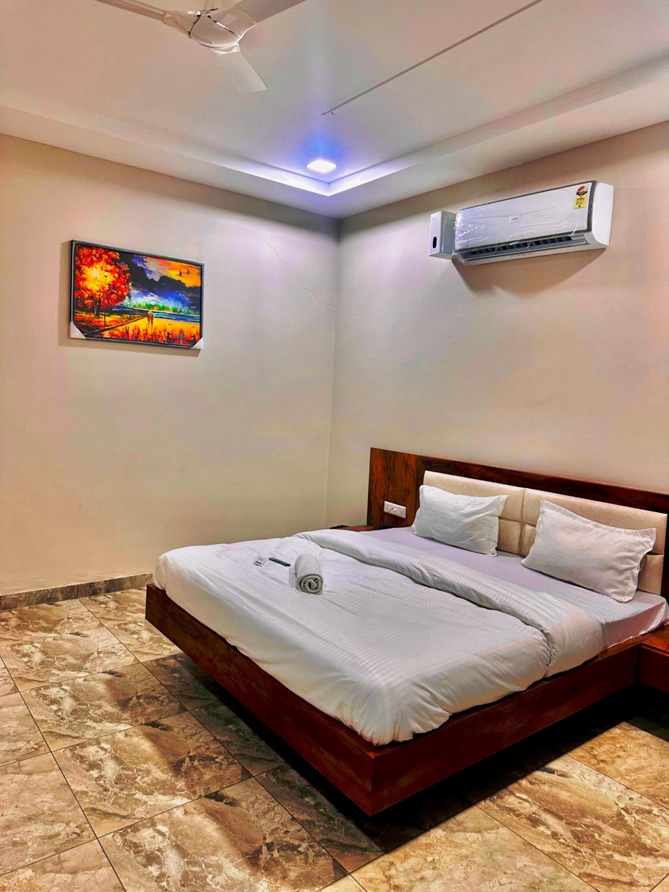Deluxe Room (2 Adults + 1 Child) photo 2