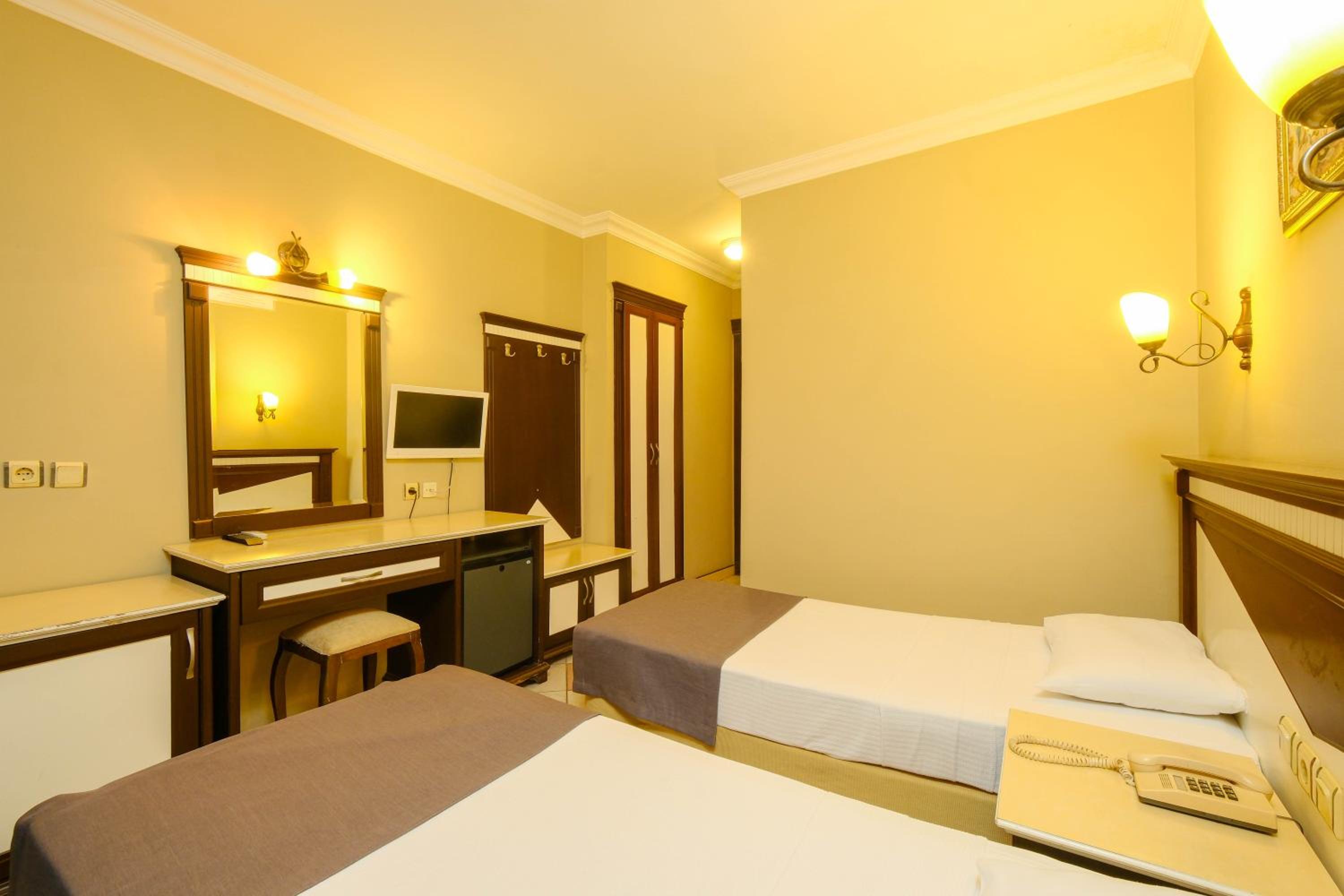 Standard Double Room - Photo 5
