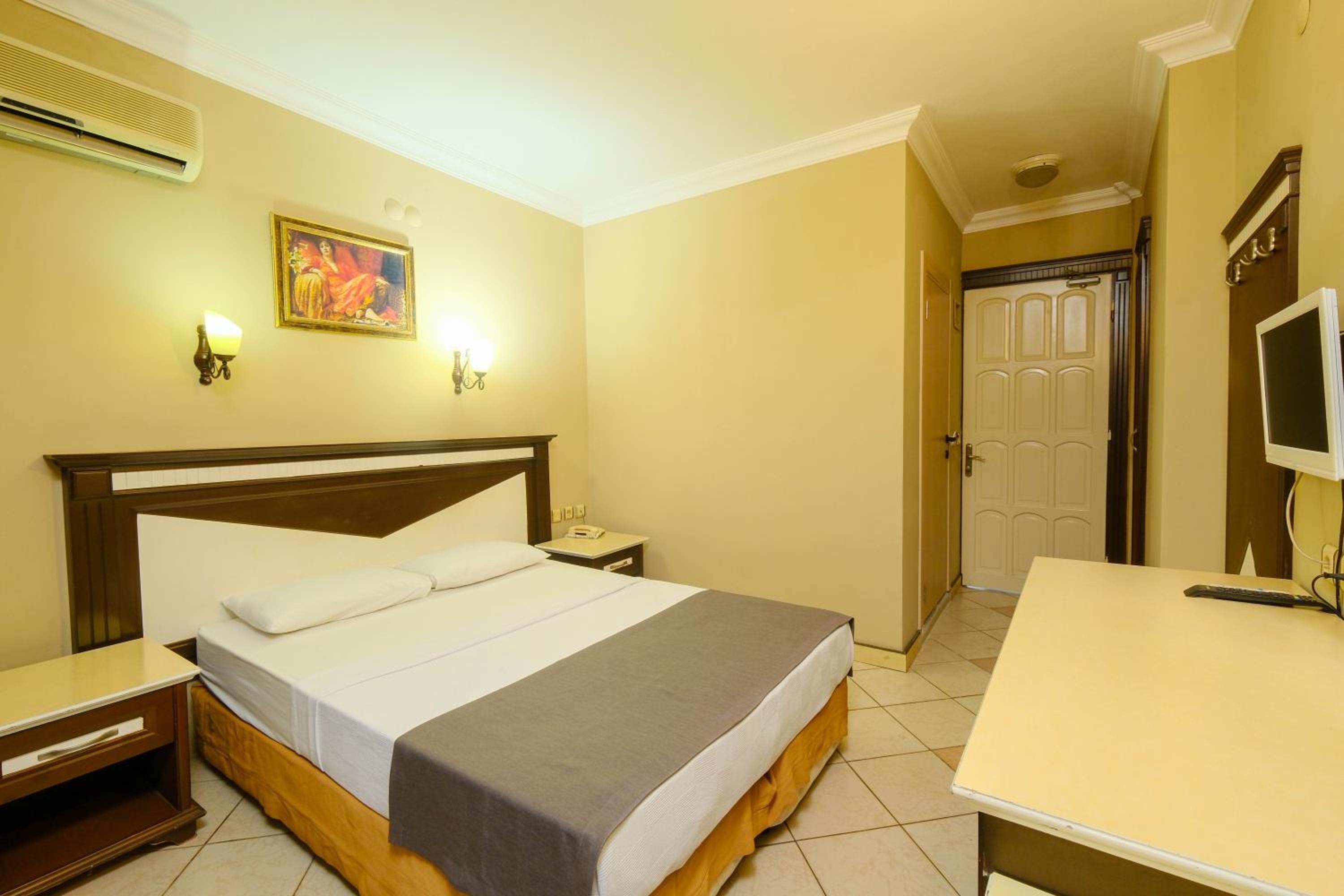 Standard Double Room - Photo 6