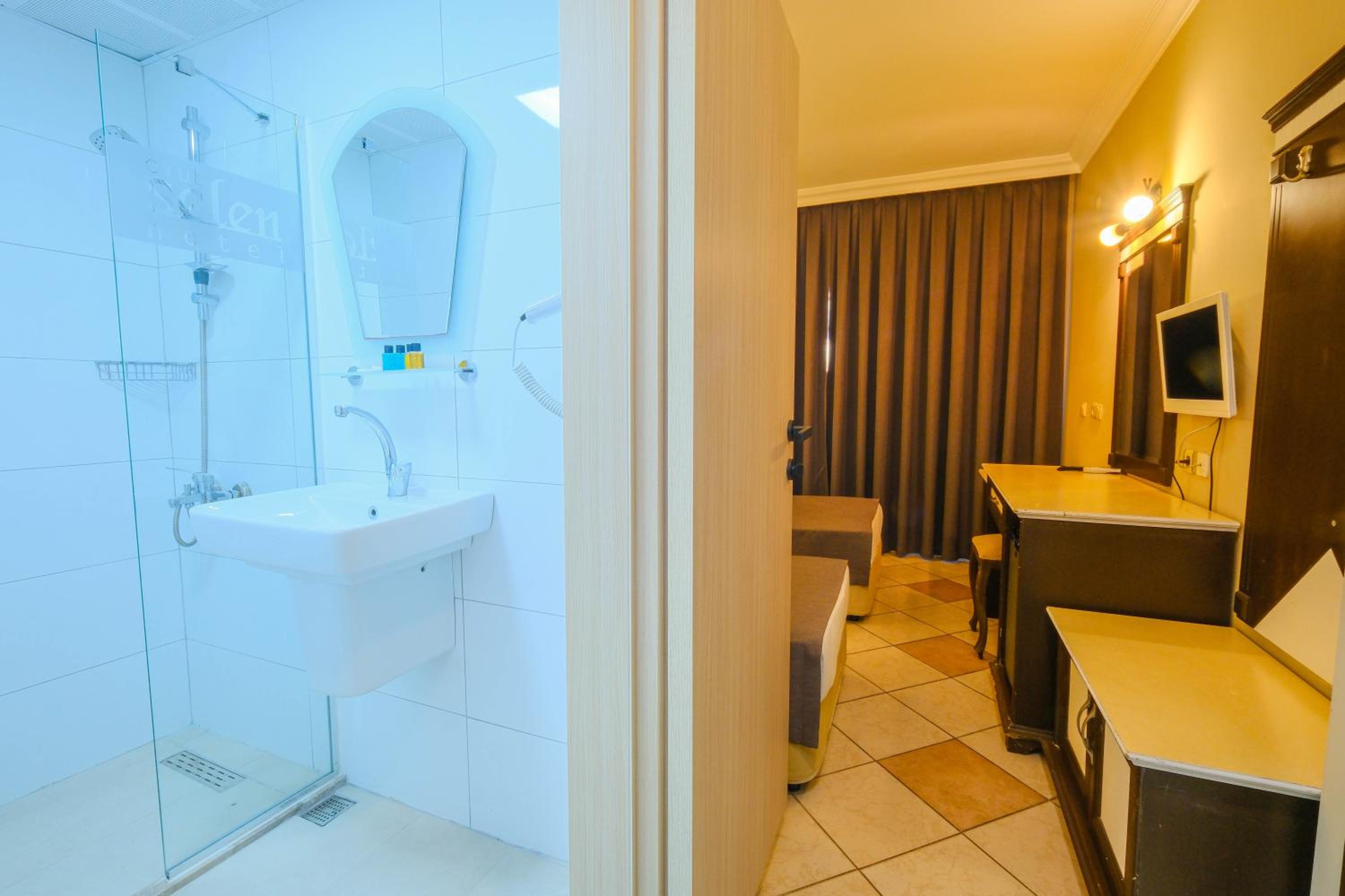 Standard Double Room - Photo 8