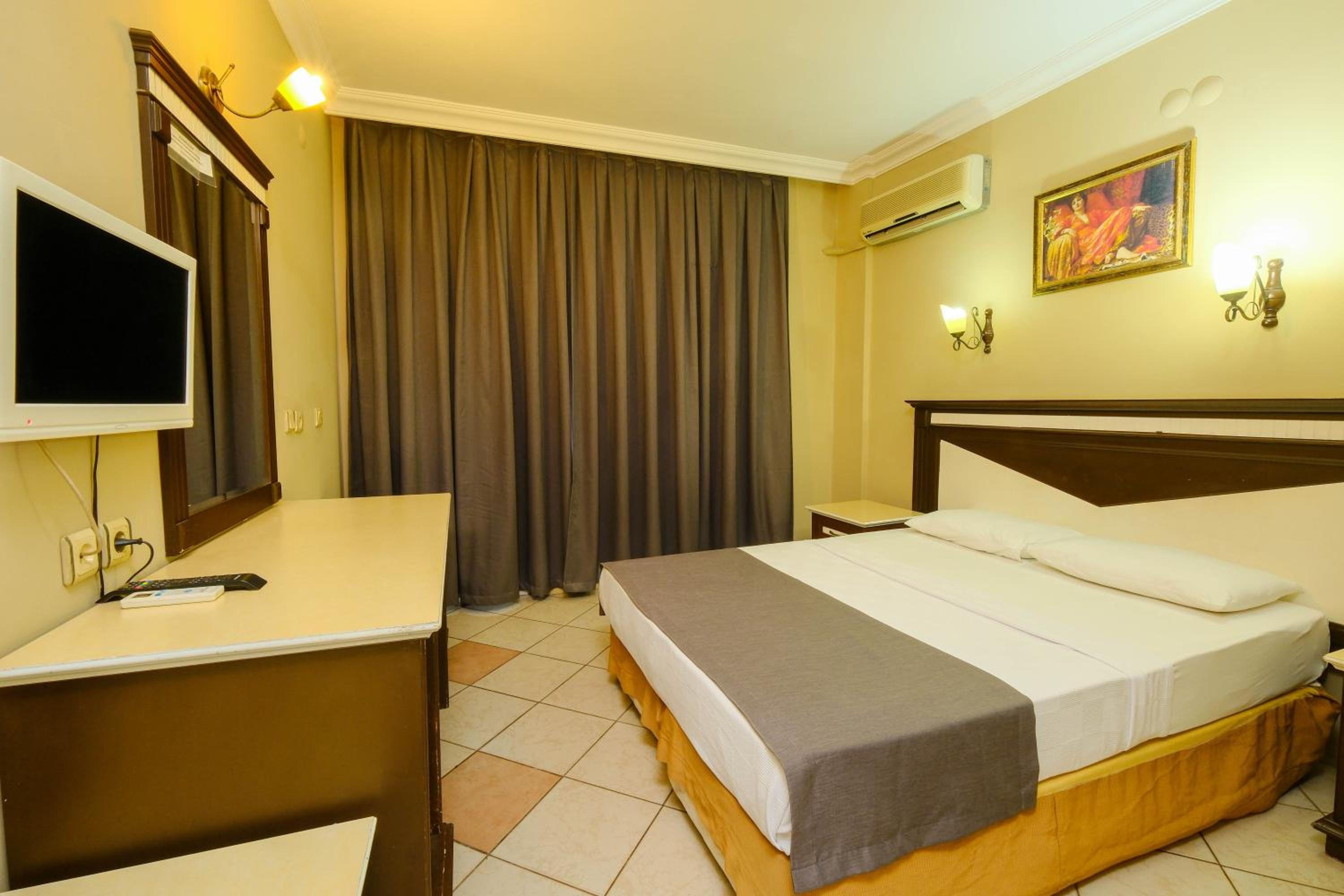 Standard Double Room - Photo 10