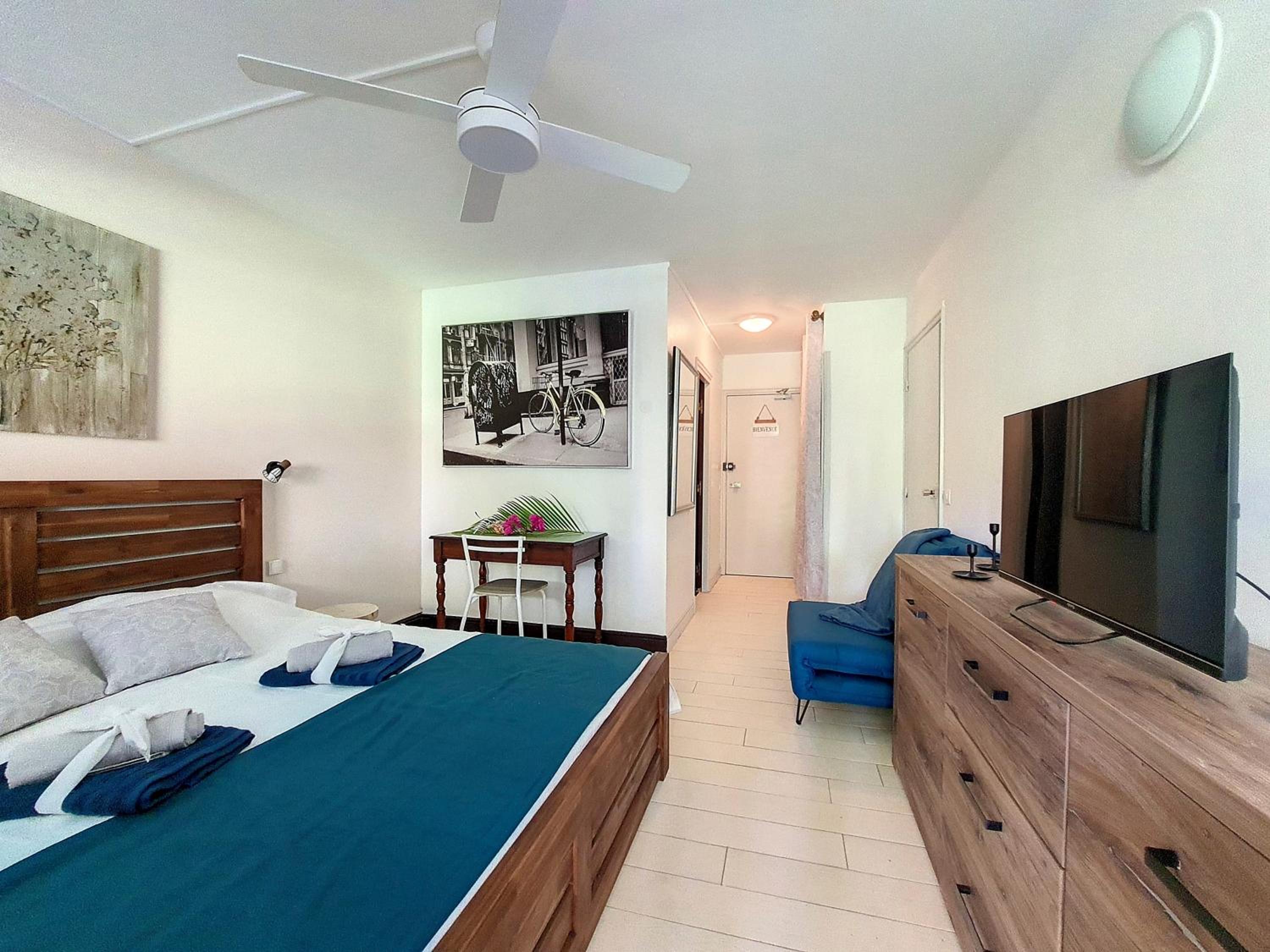 One-Bedroom Apartment photo 1