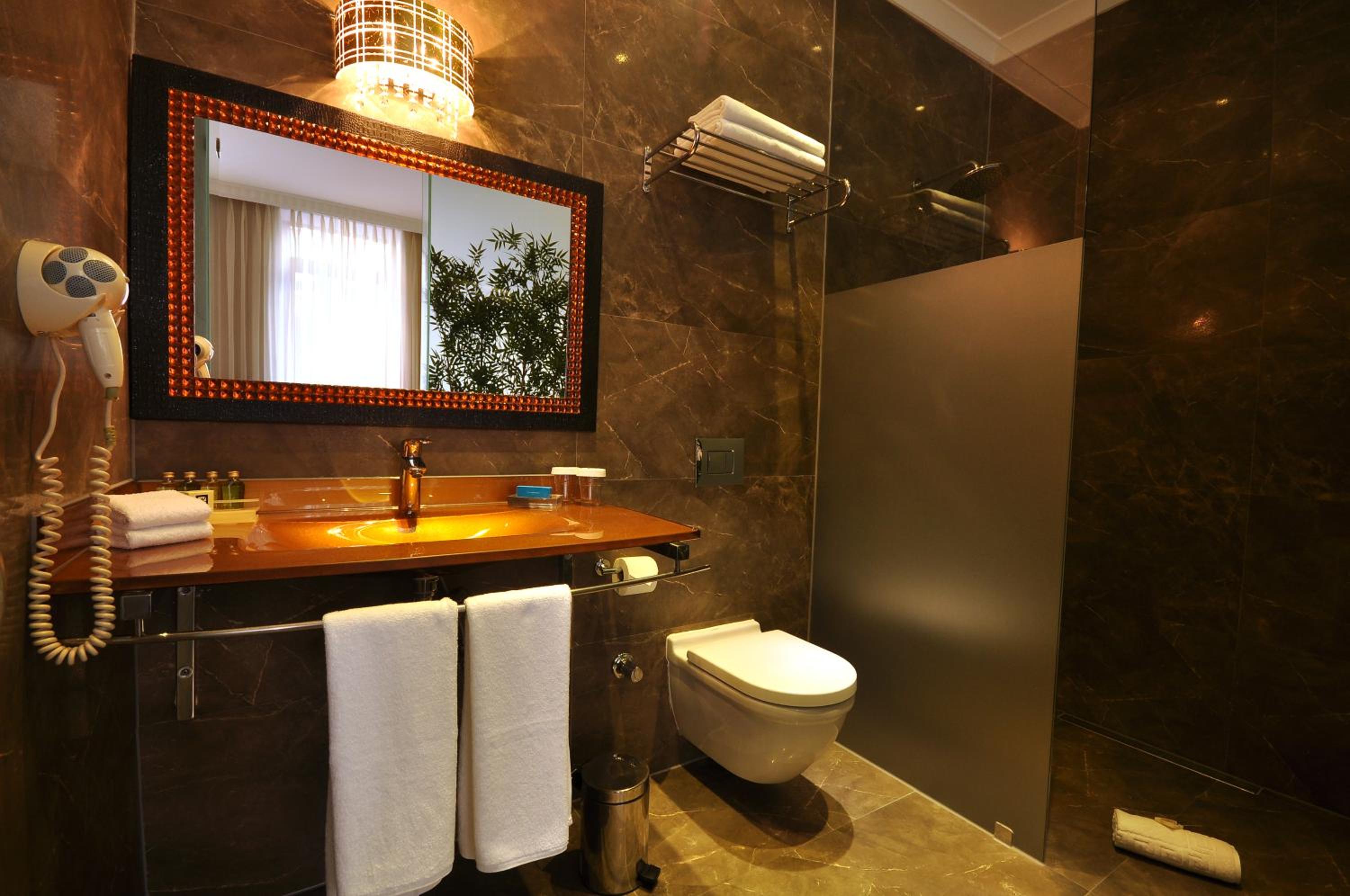 Junior Suite With Partial Sea View photo 3