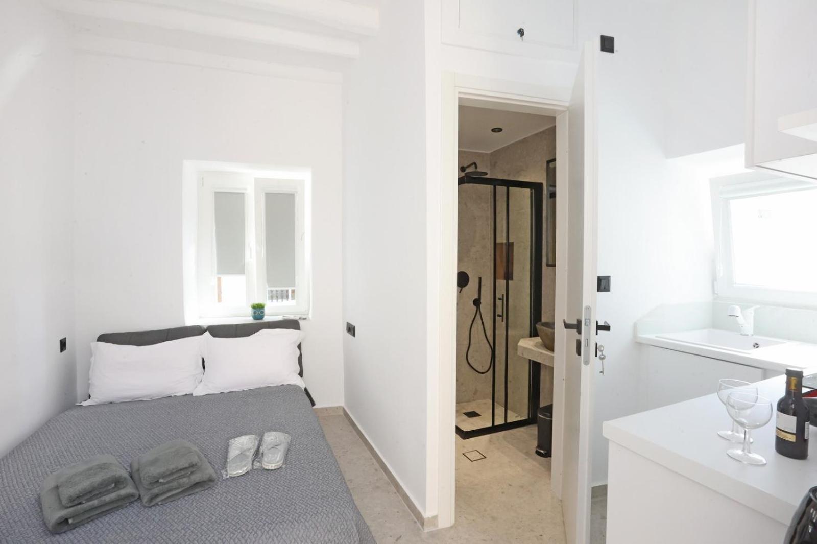 One-Bedroom House photo 1