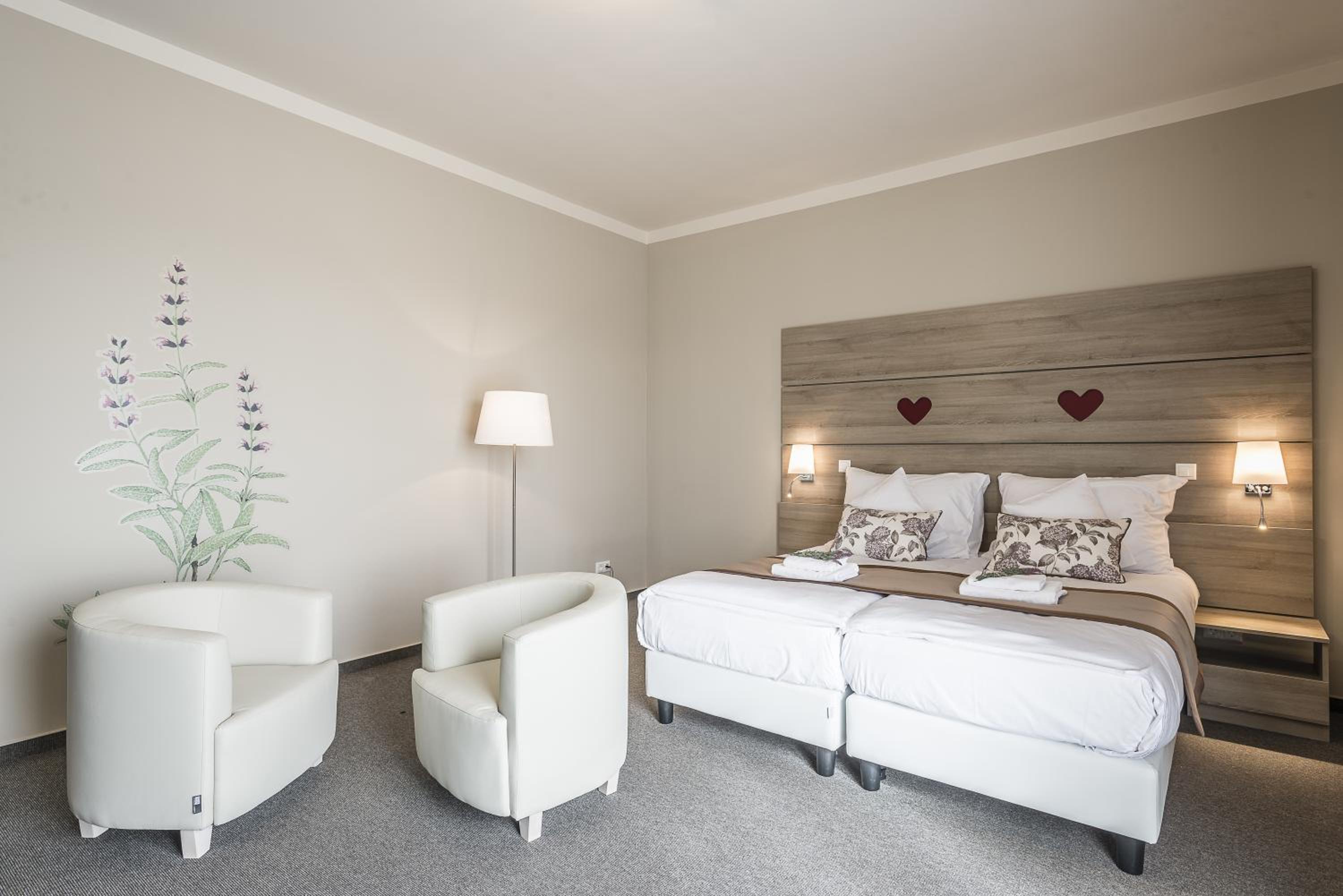 Standard Double or Twin Room with Balcony and Extra Bed photo 2