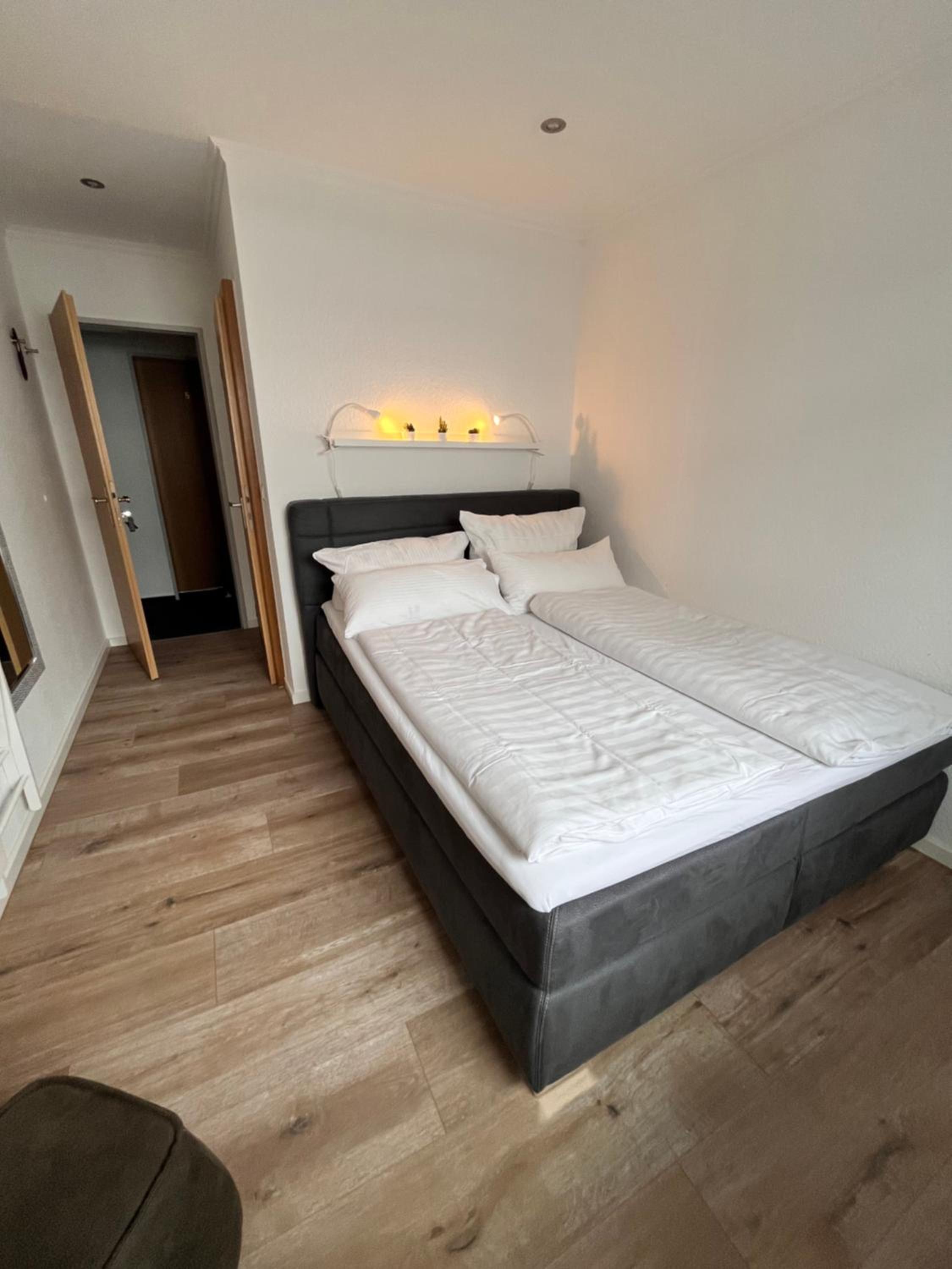 Small Double Room - Photo 1