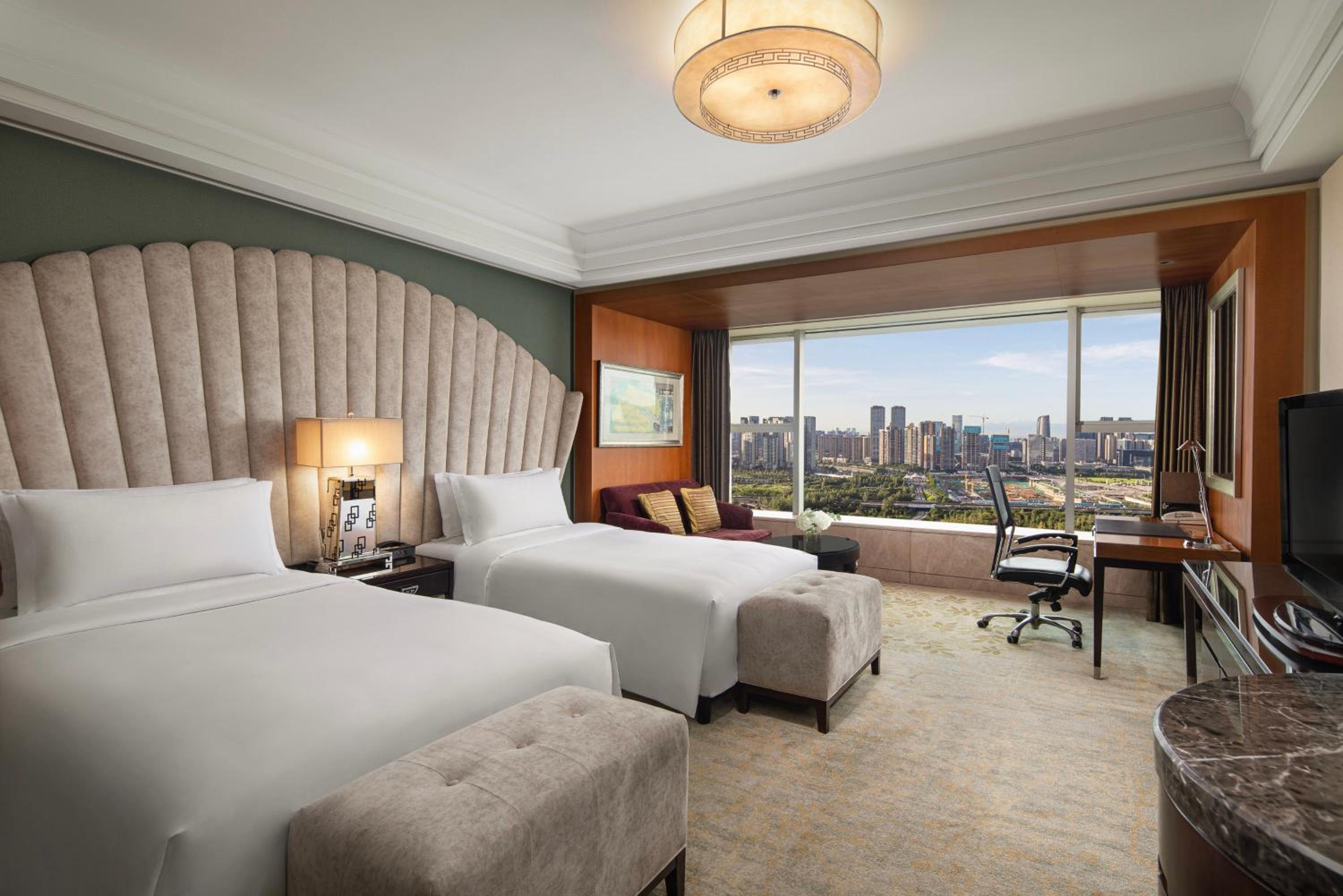 Premium Double Room with Two Double Beds and City View - Photo 4