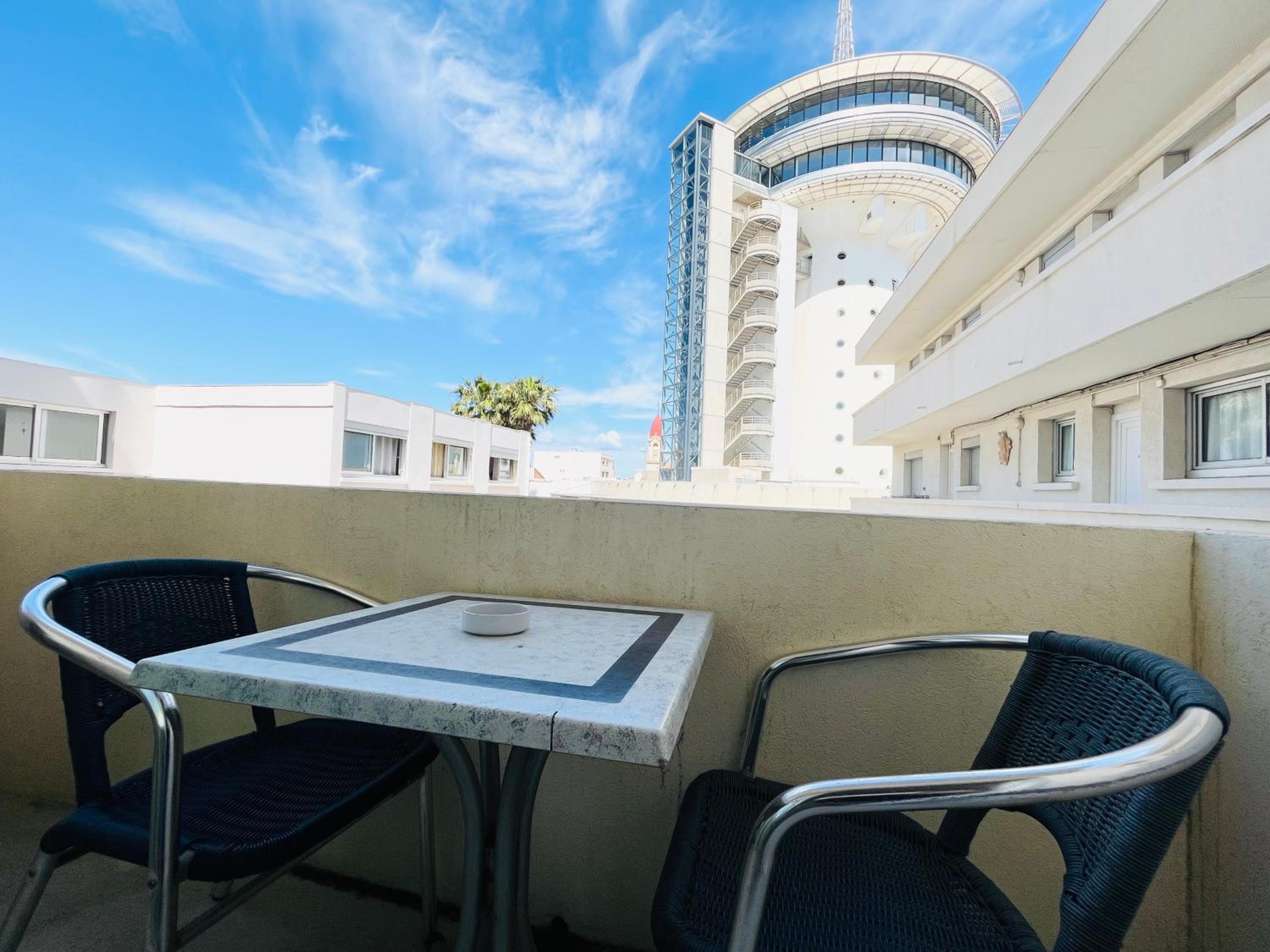Double Room with City View - Photo 7