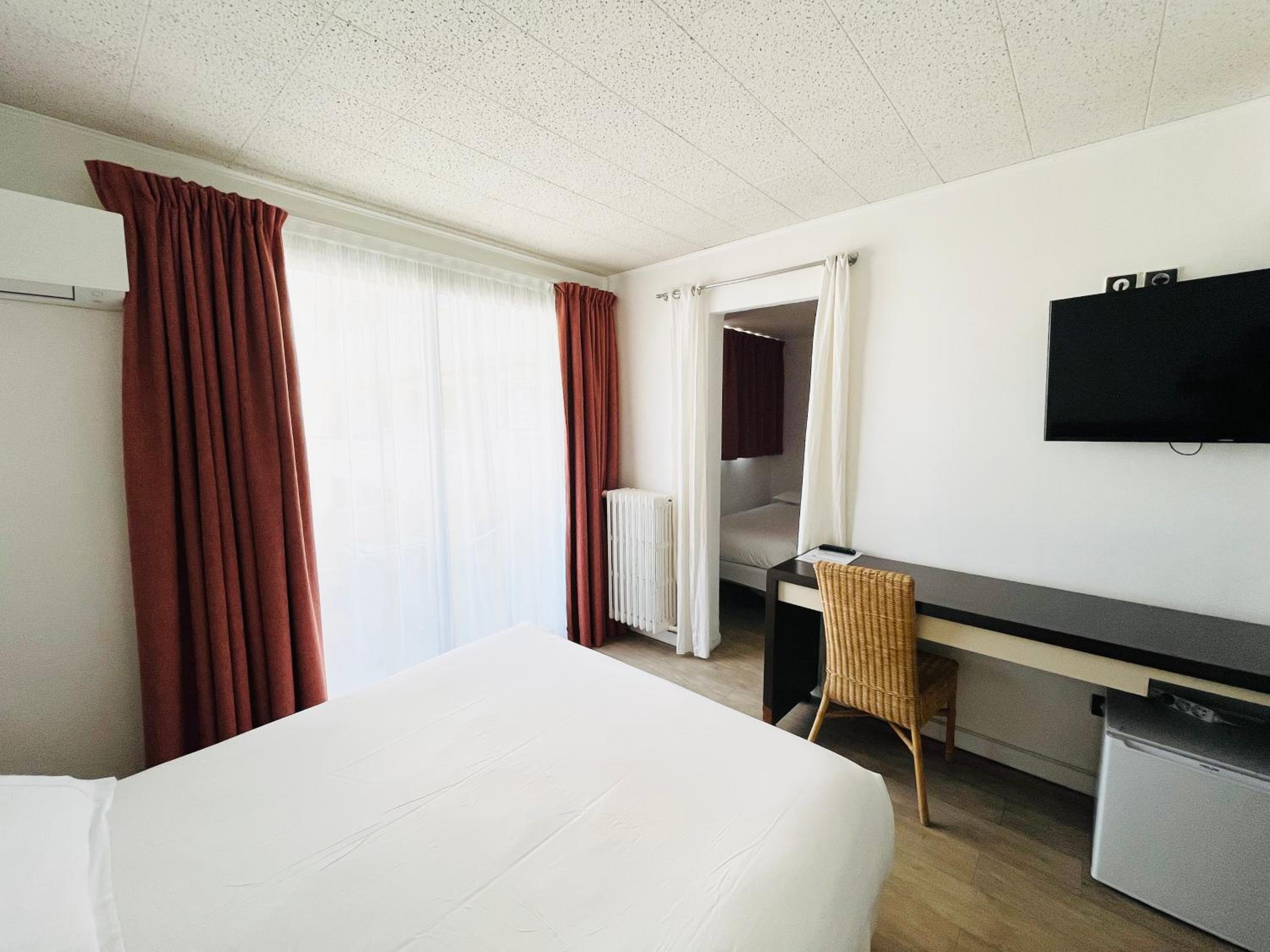 Triple Room with City View - Photo 1