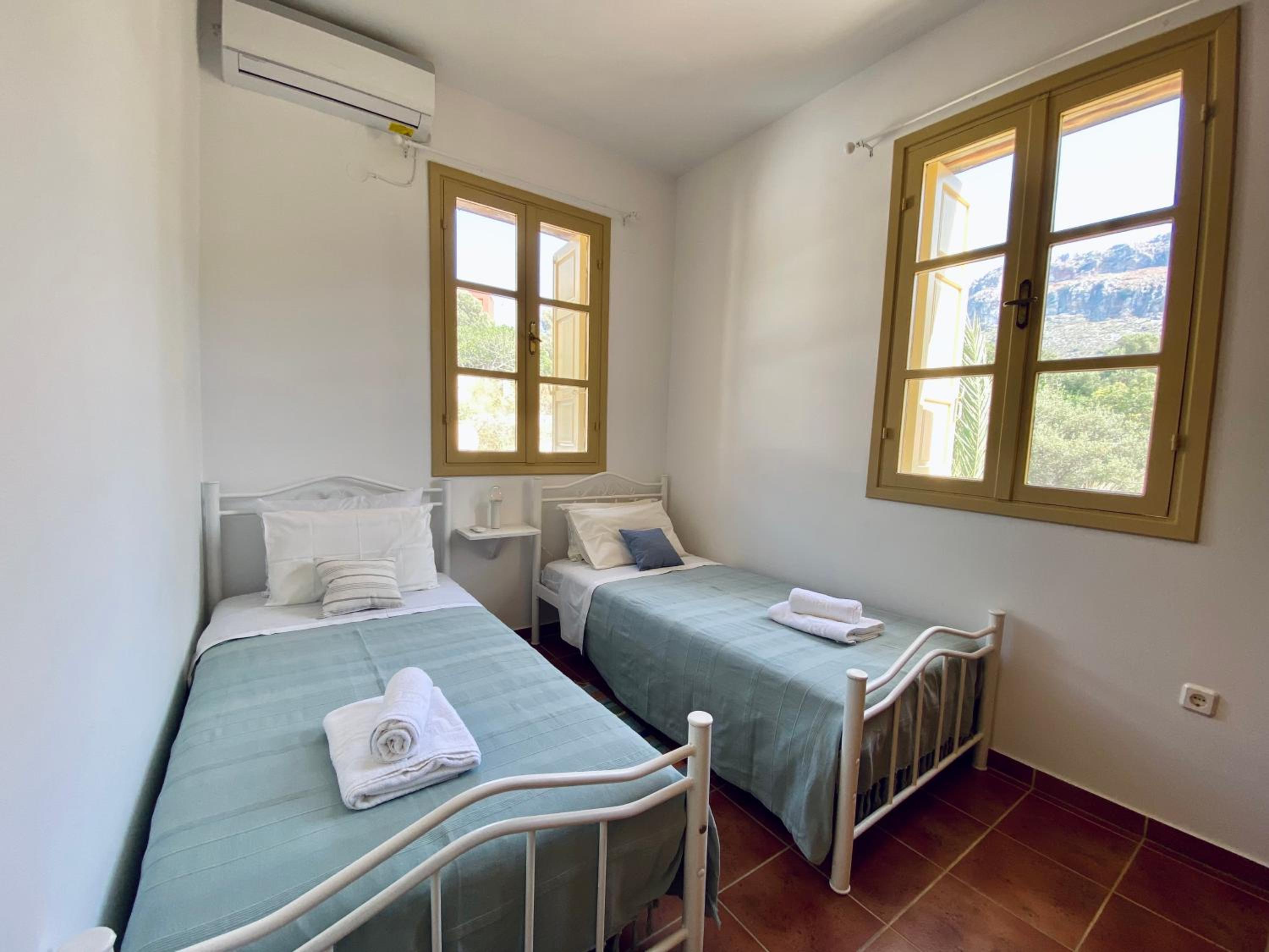 Two-Bedroom Apartment with Balcony and Sea View photo 2