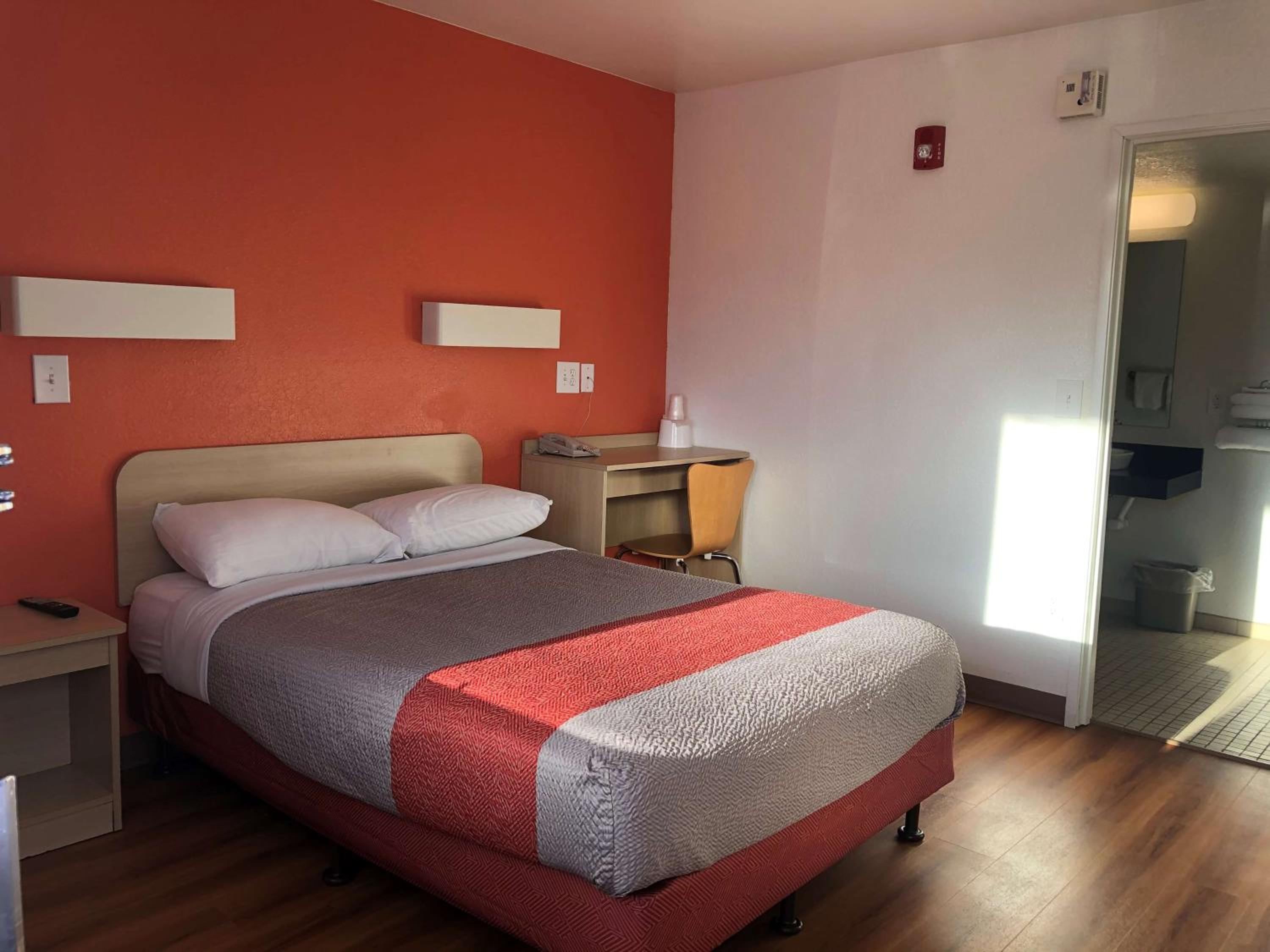 Double Room - Disability Access photo 3