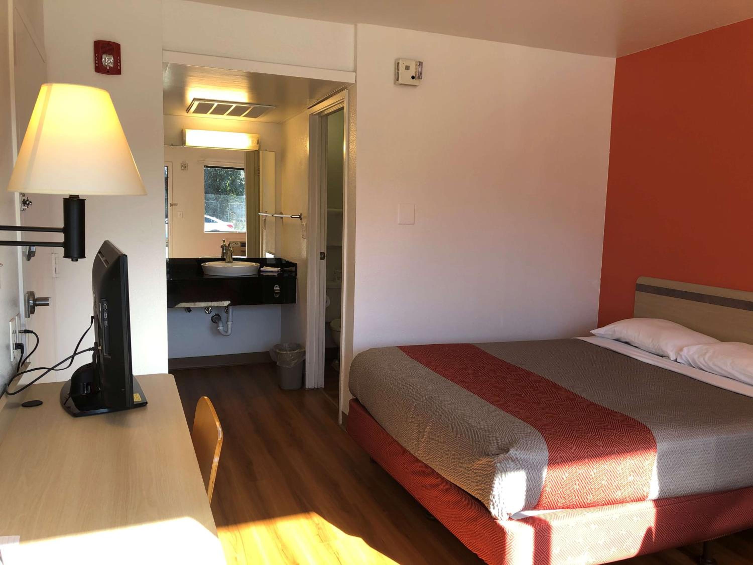 Double Room - Disability Access photo 2