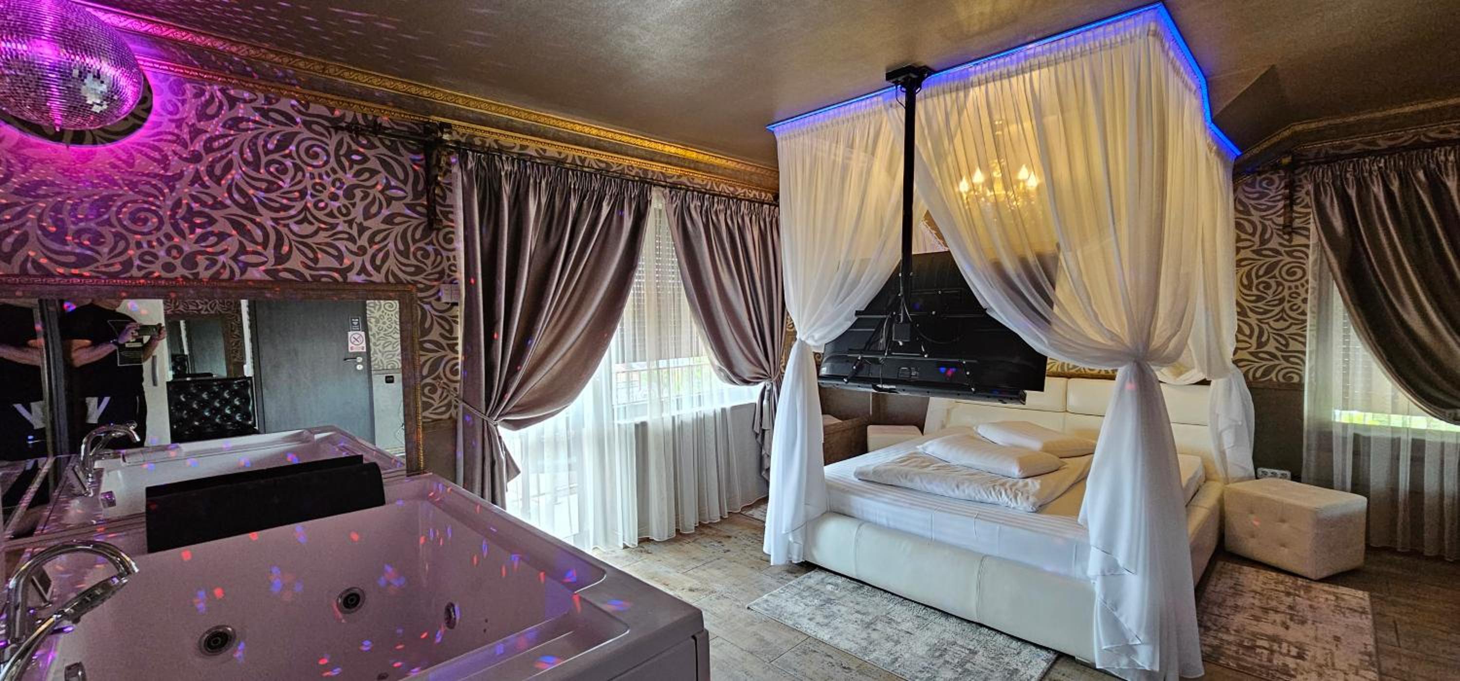 Deluxe Room - Photo 1