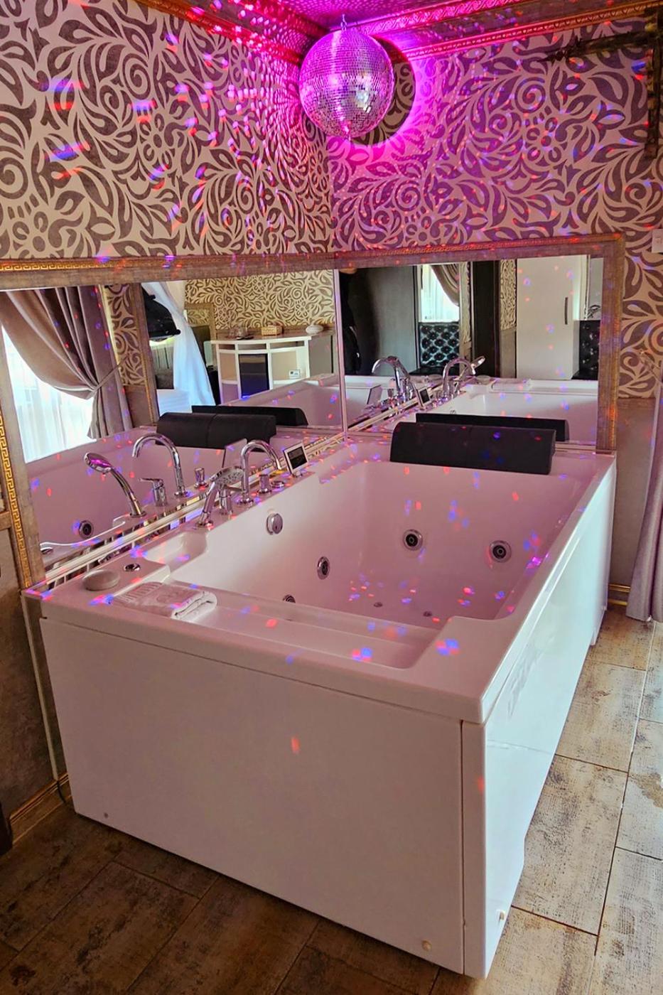Deluxe Room - Photo 3