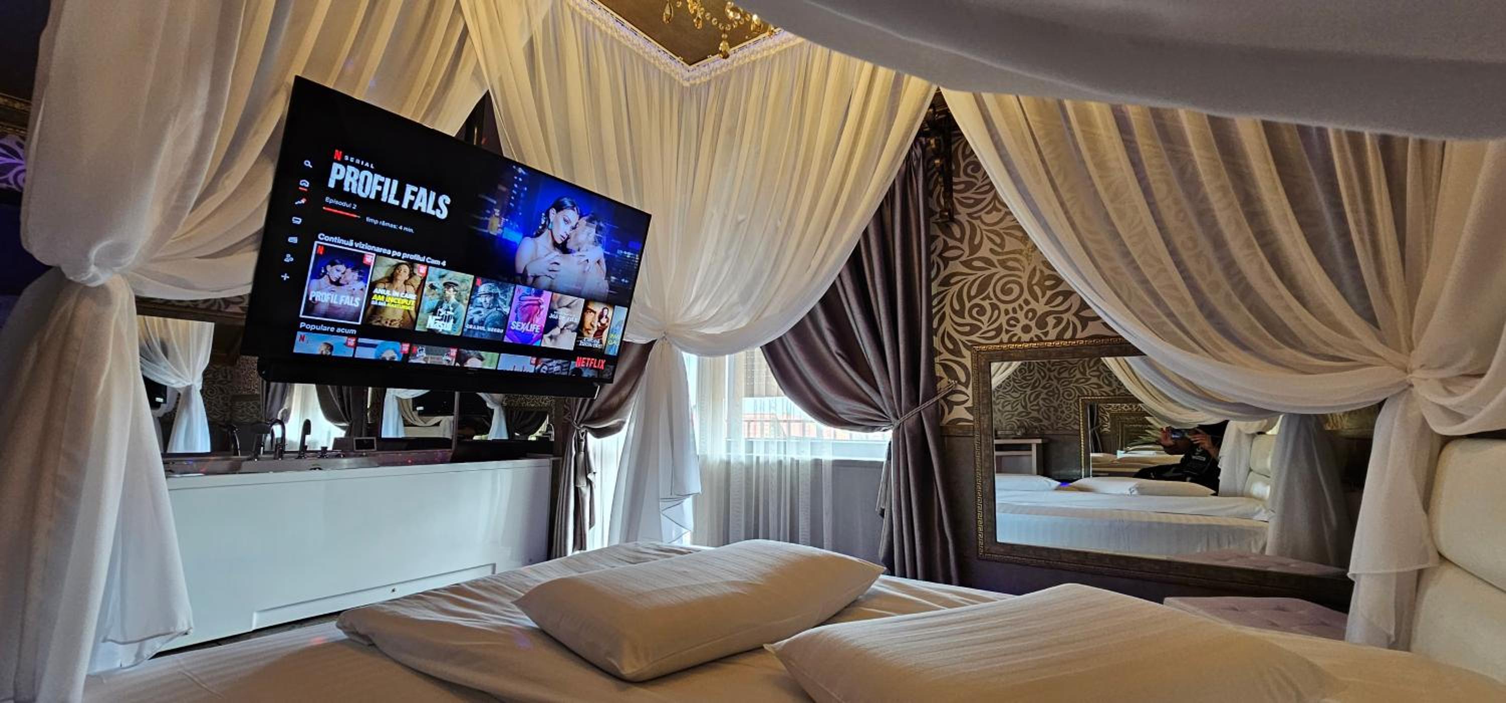 Deluxe Room - Photo 9