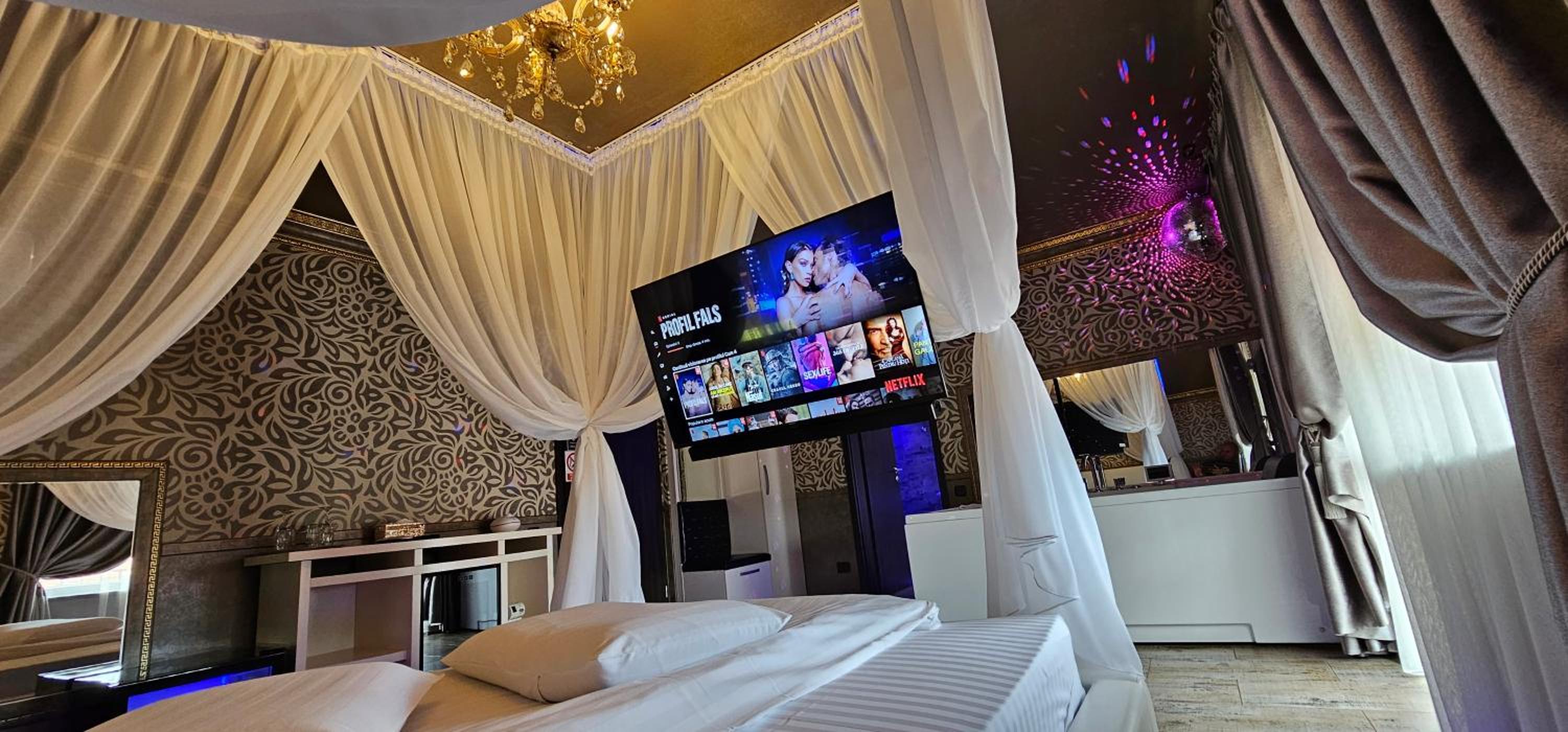 Deluxe Room - Photo 7