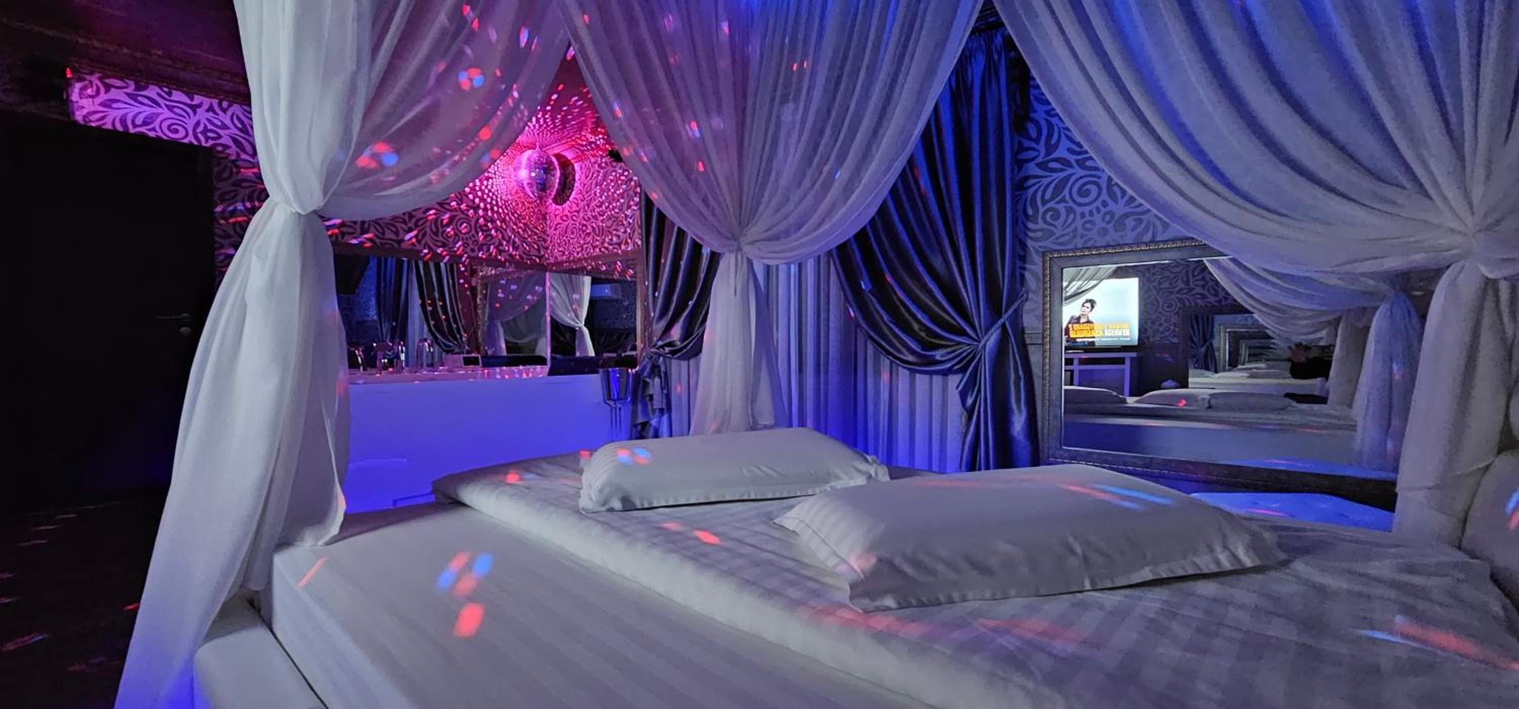 Deluxe Room - Photo 10