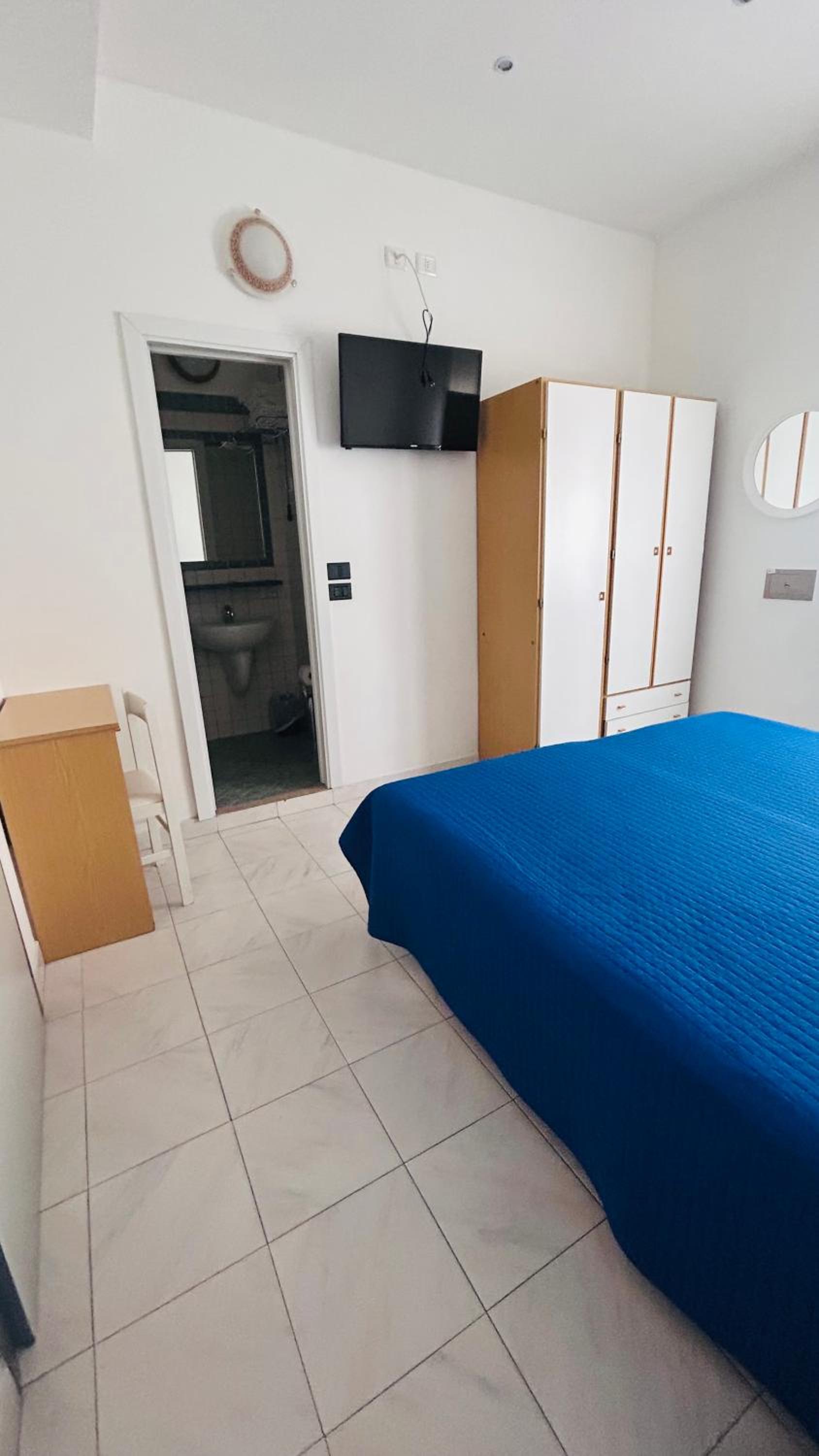 Standard Double or Twin Room - Photo 2