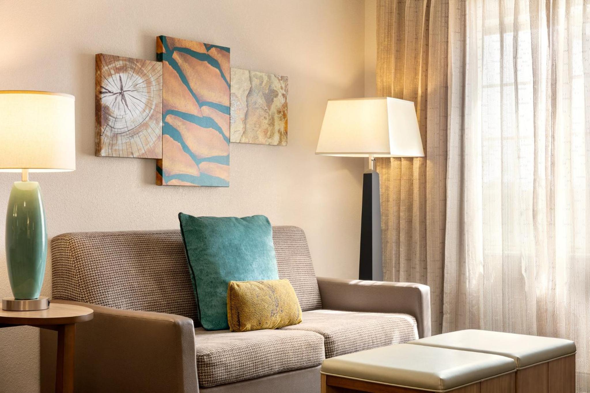 Queen Studio Suite - Photo 1