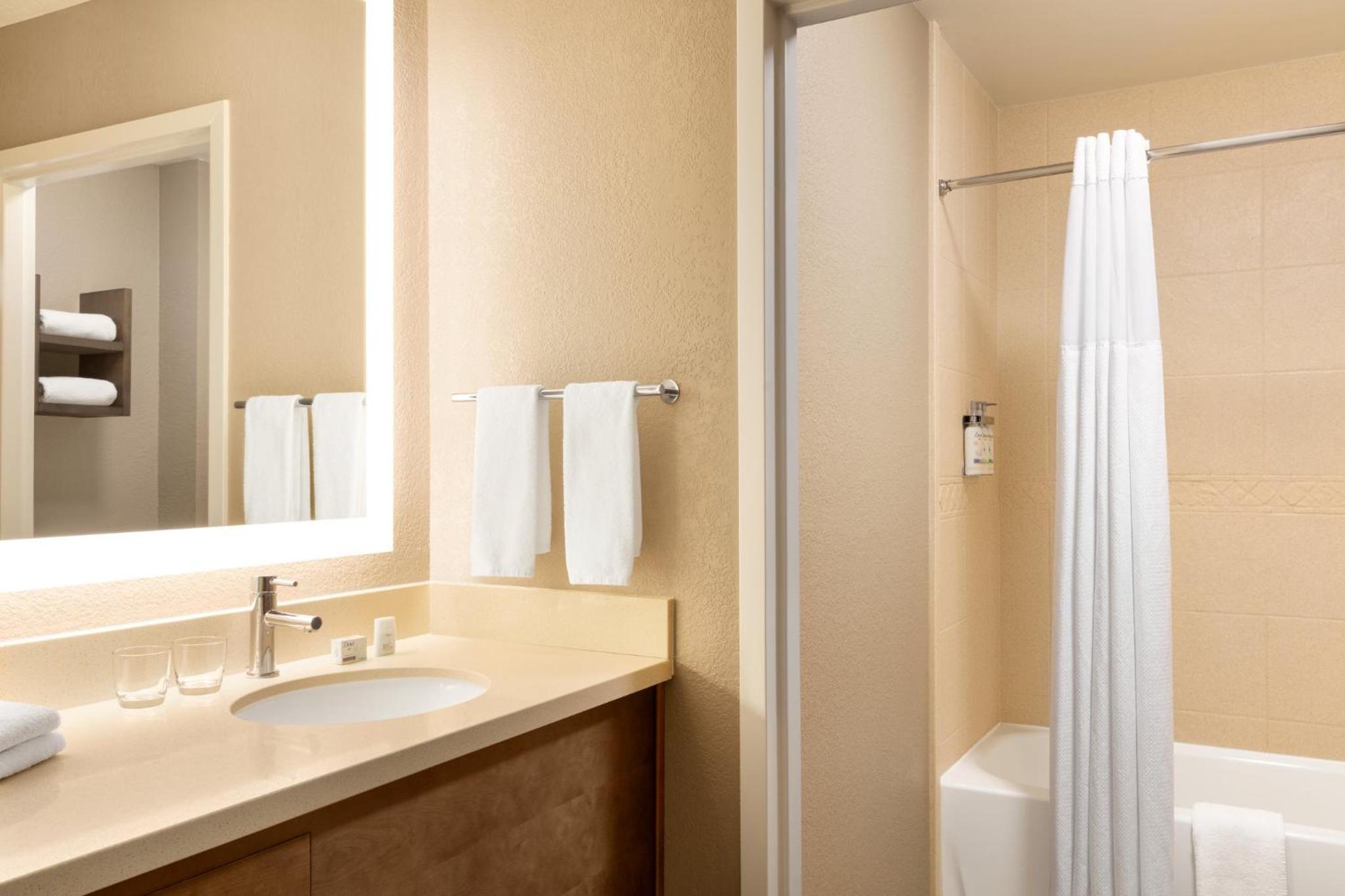 Queen Studio Suite - Photo 4