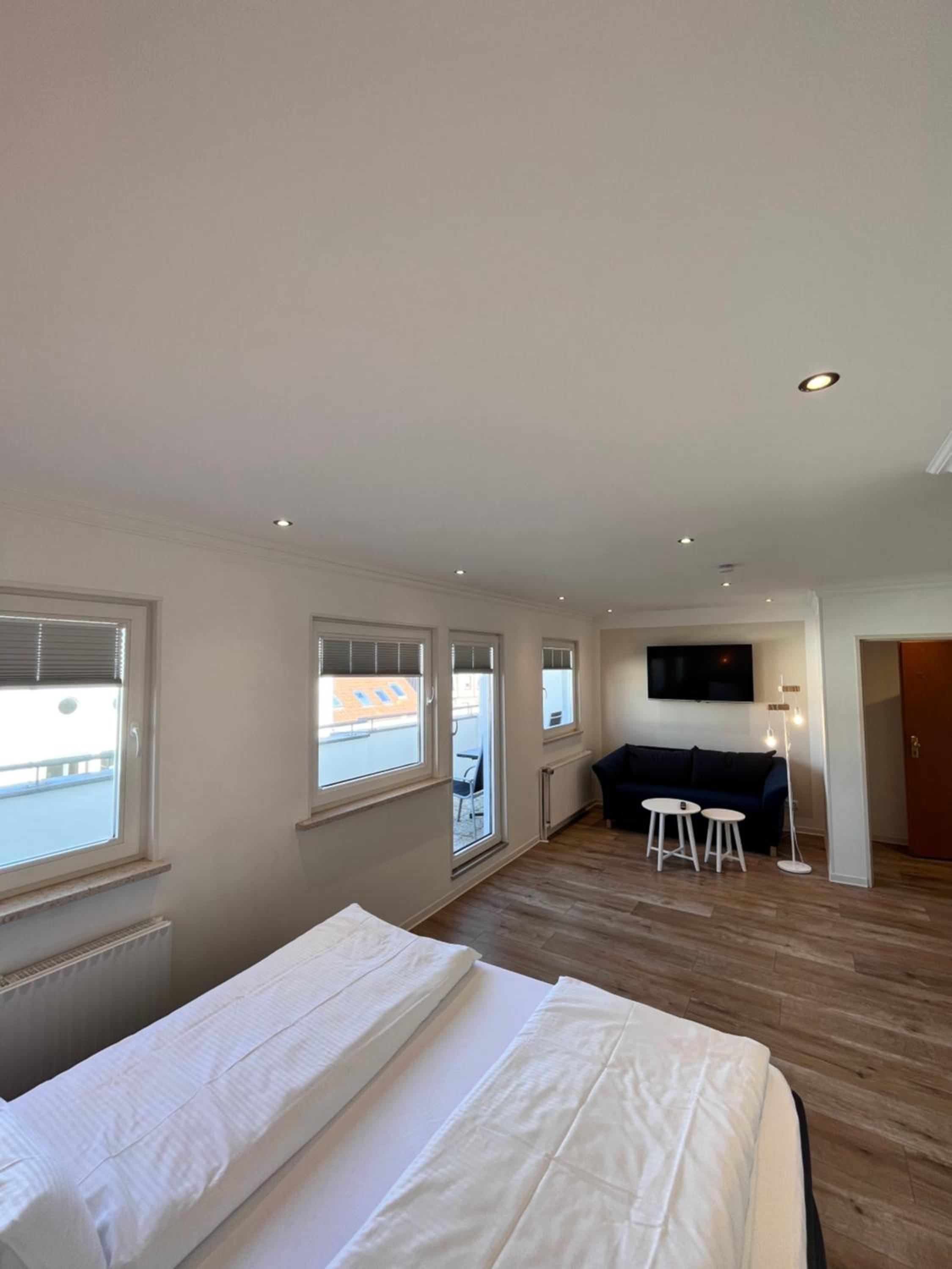 Deluxe Double Room with Balcony and Sea View - Photo 11