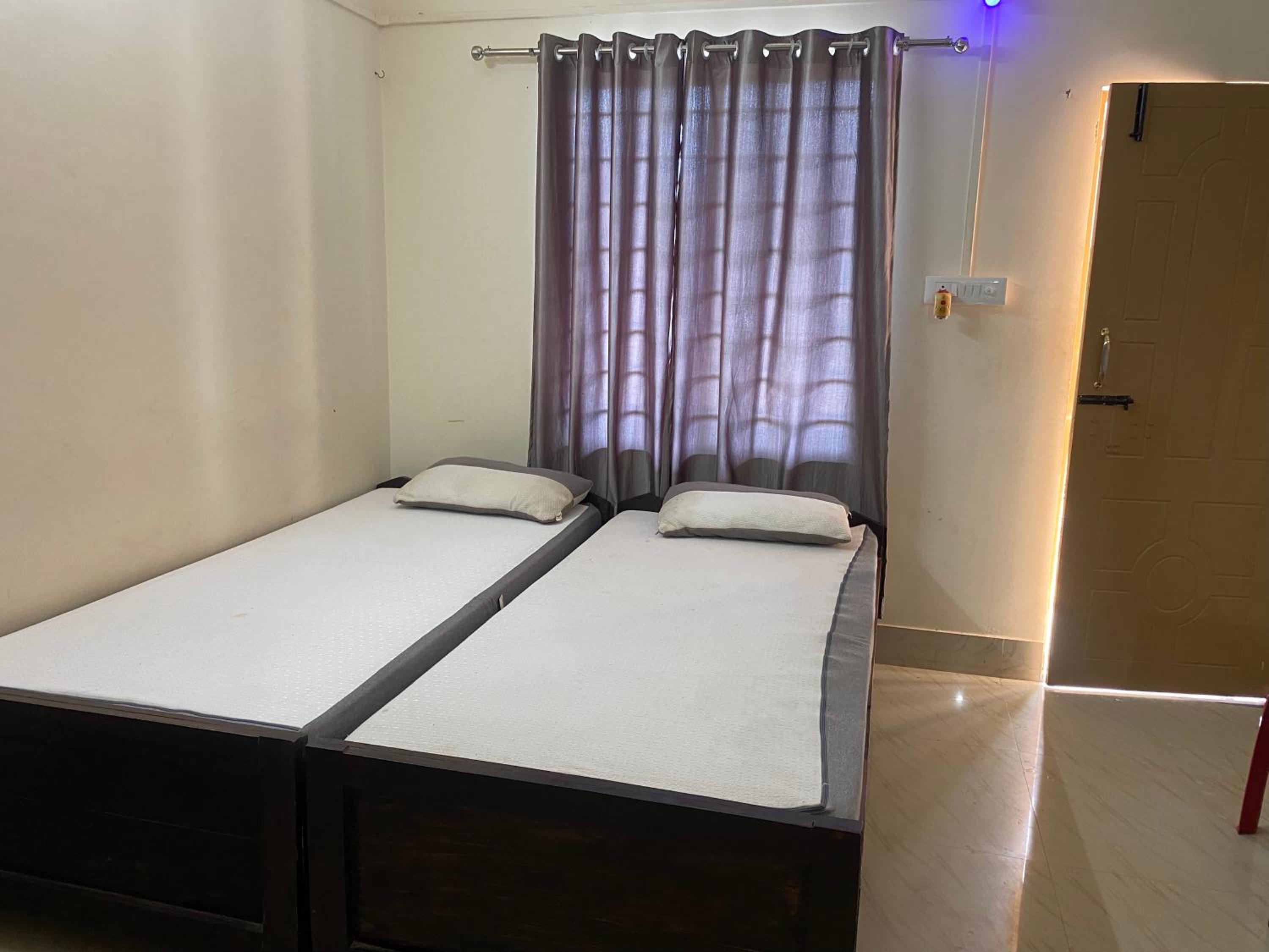 Standard Twin Room photo 2