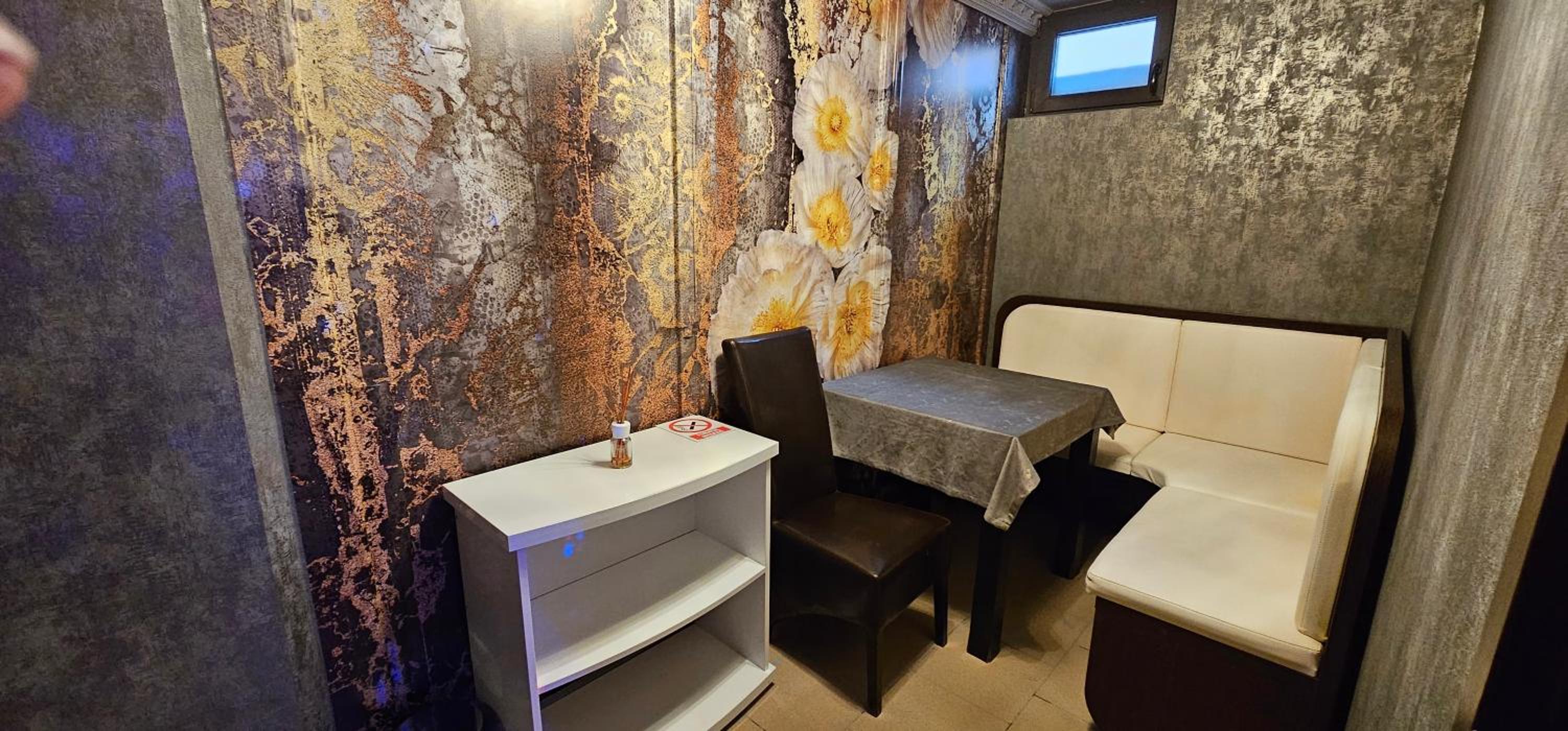 Deluxe Double Room with Dancing Pole - Photo 8