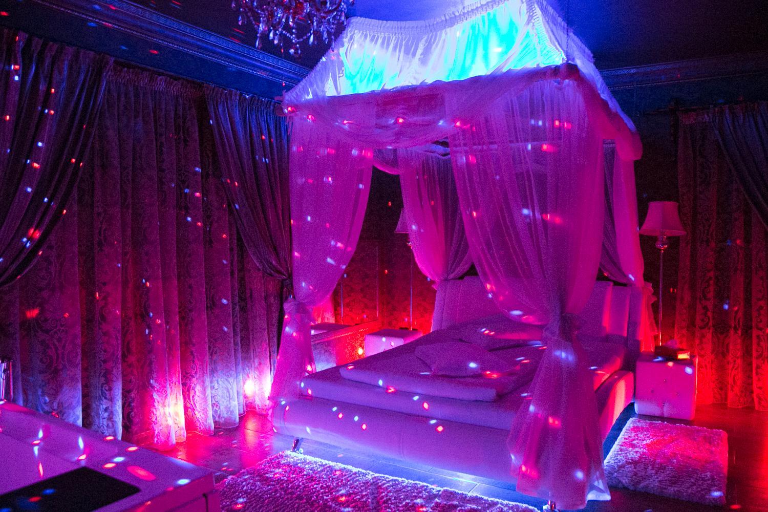 Deluxe Double Room with Hot Tub - Photo 6