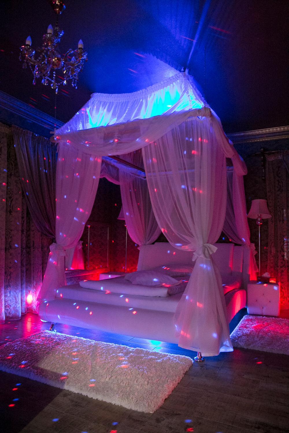 Deluxe Double Room with Hot Tub - Photo 8