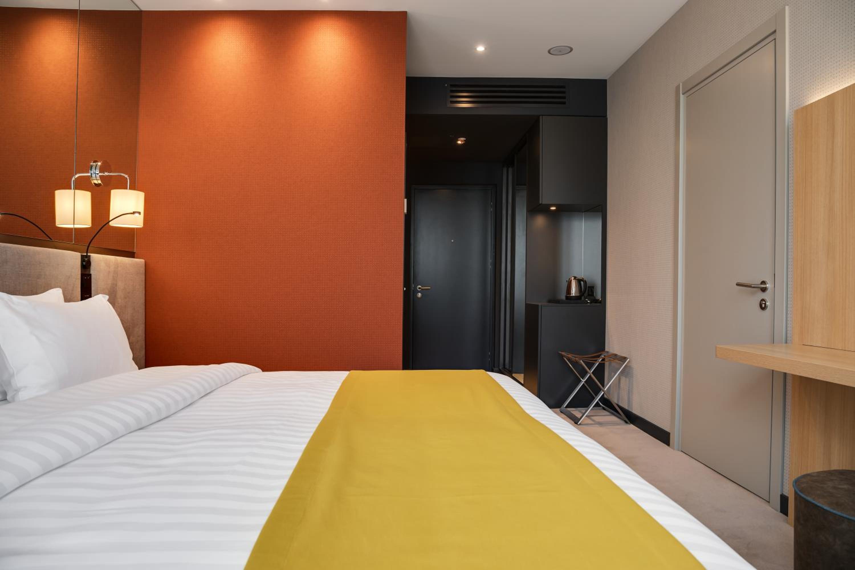 Deluxe King Room - Photo 12